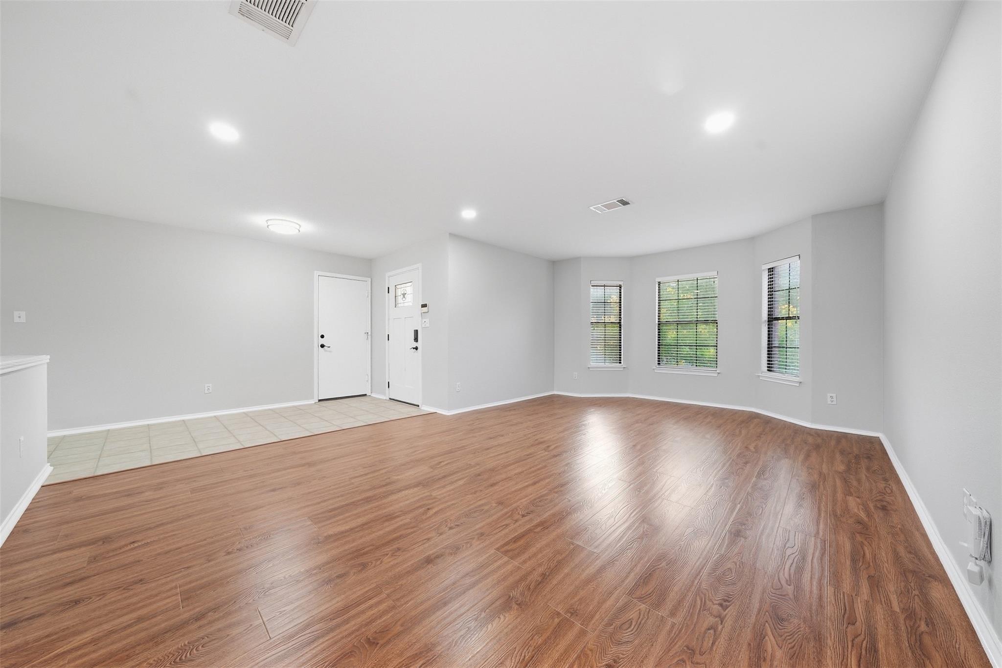 2423  Lavendale Ct, photo 3