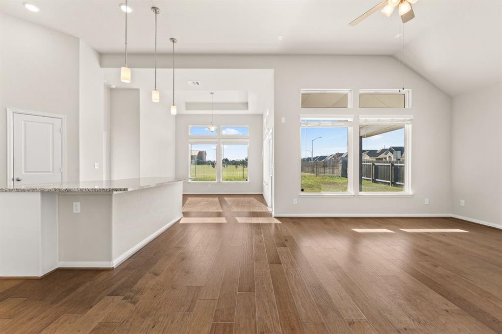 820  Paper Daisy Path, photo 3