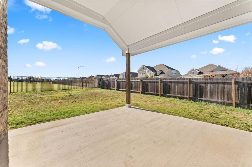 820  Paper Daisy Path, photo 9