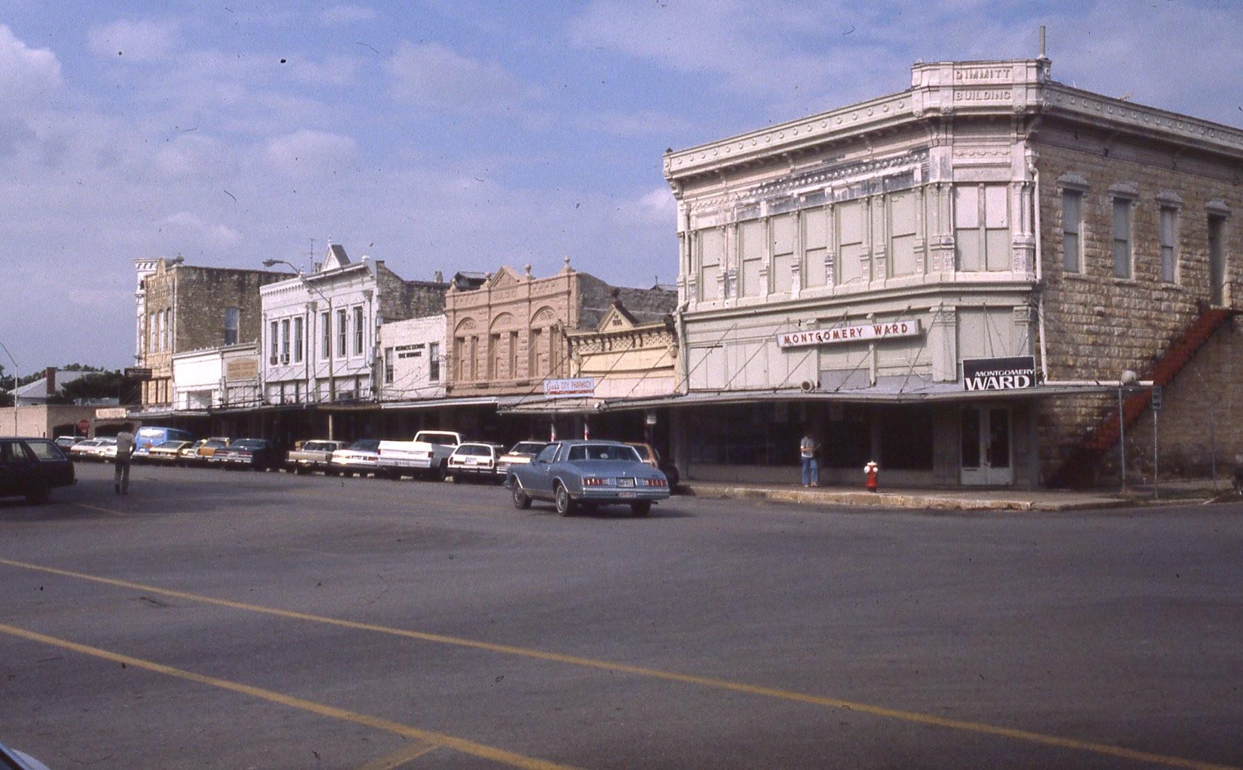 713 S Main St, photo 2
