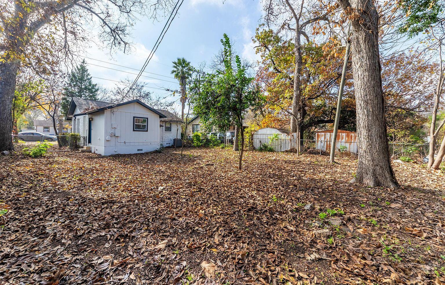 1614  Holly St, photo 3