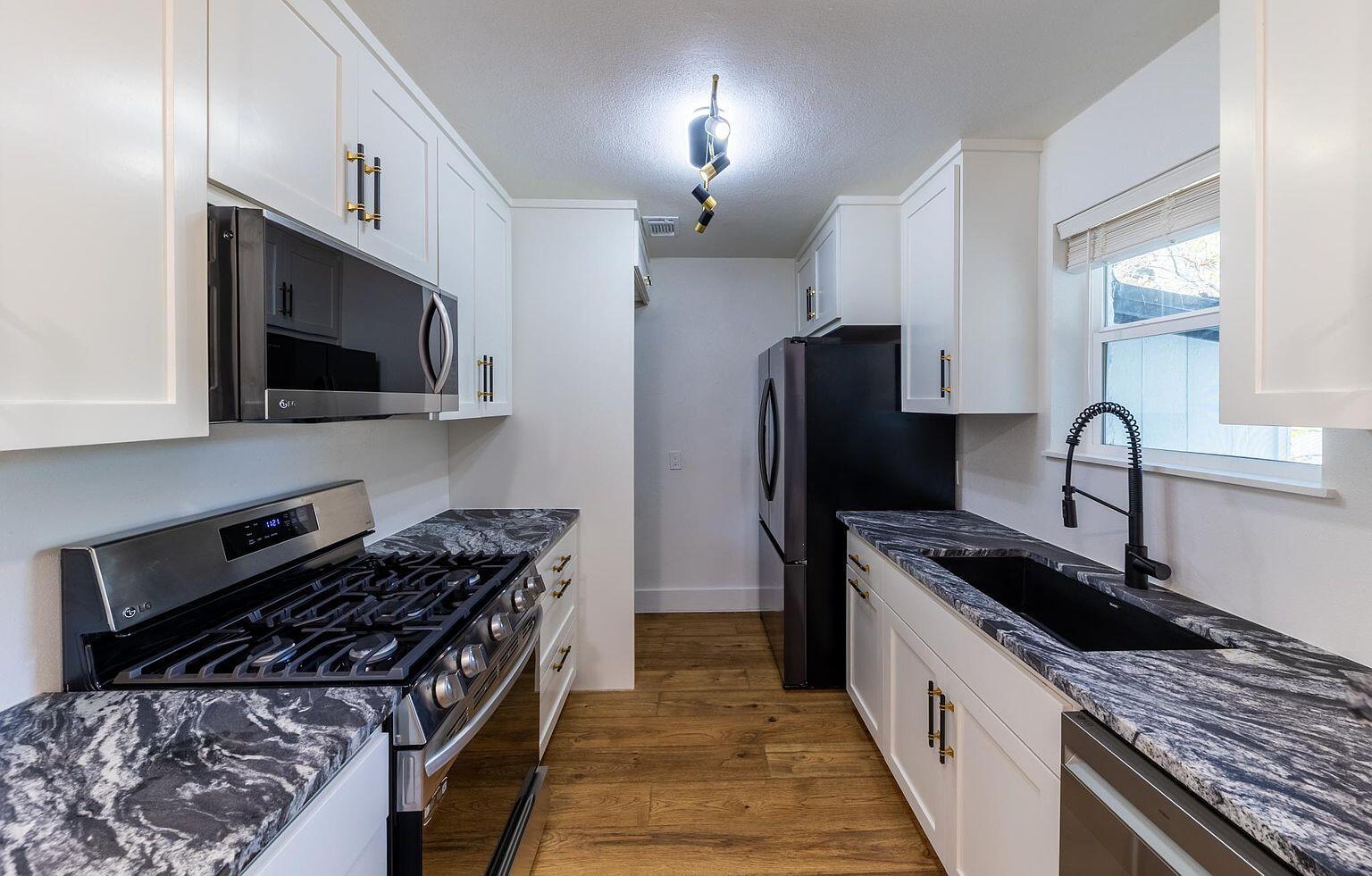 1614  Holly St, photo 6