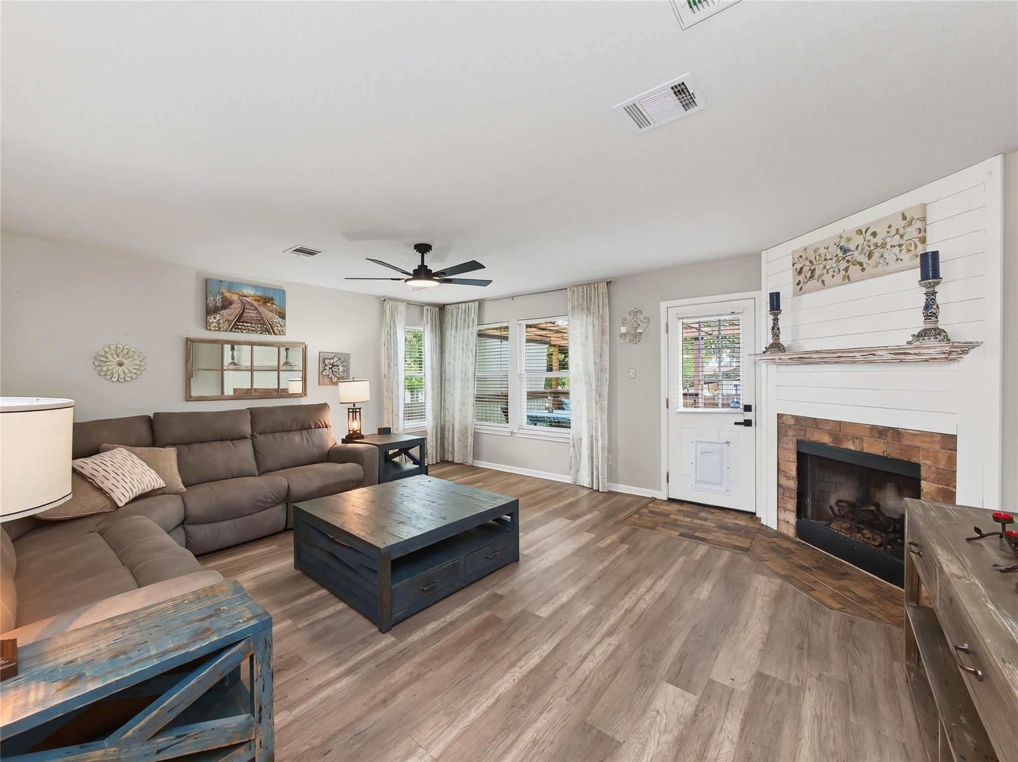 2510  Eastwood Ln, photo 3