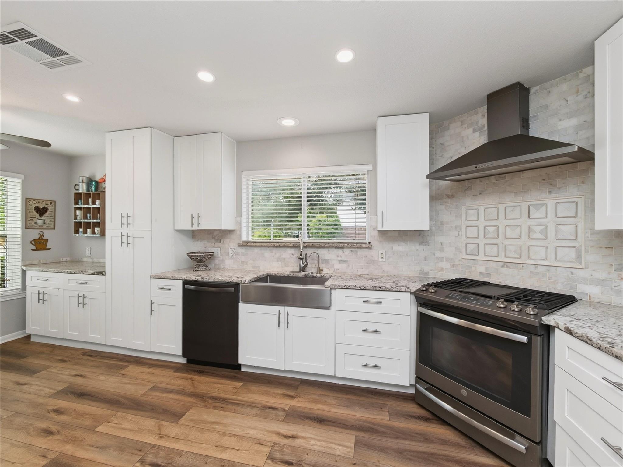 2510  Eastwood Ln, photo 9