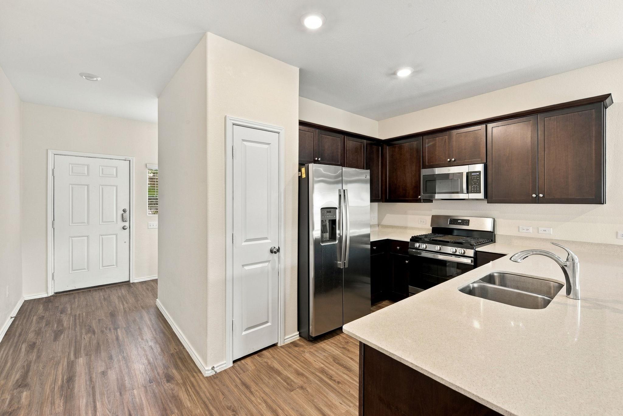 216  George Neggan Ln, photo 3