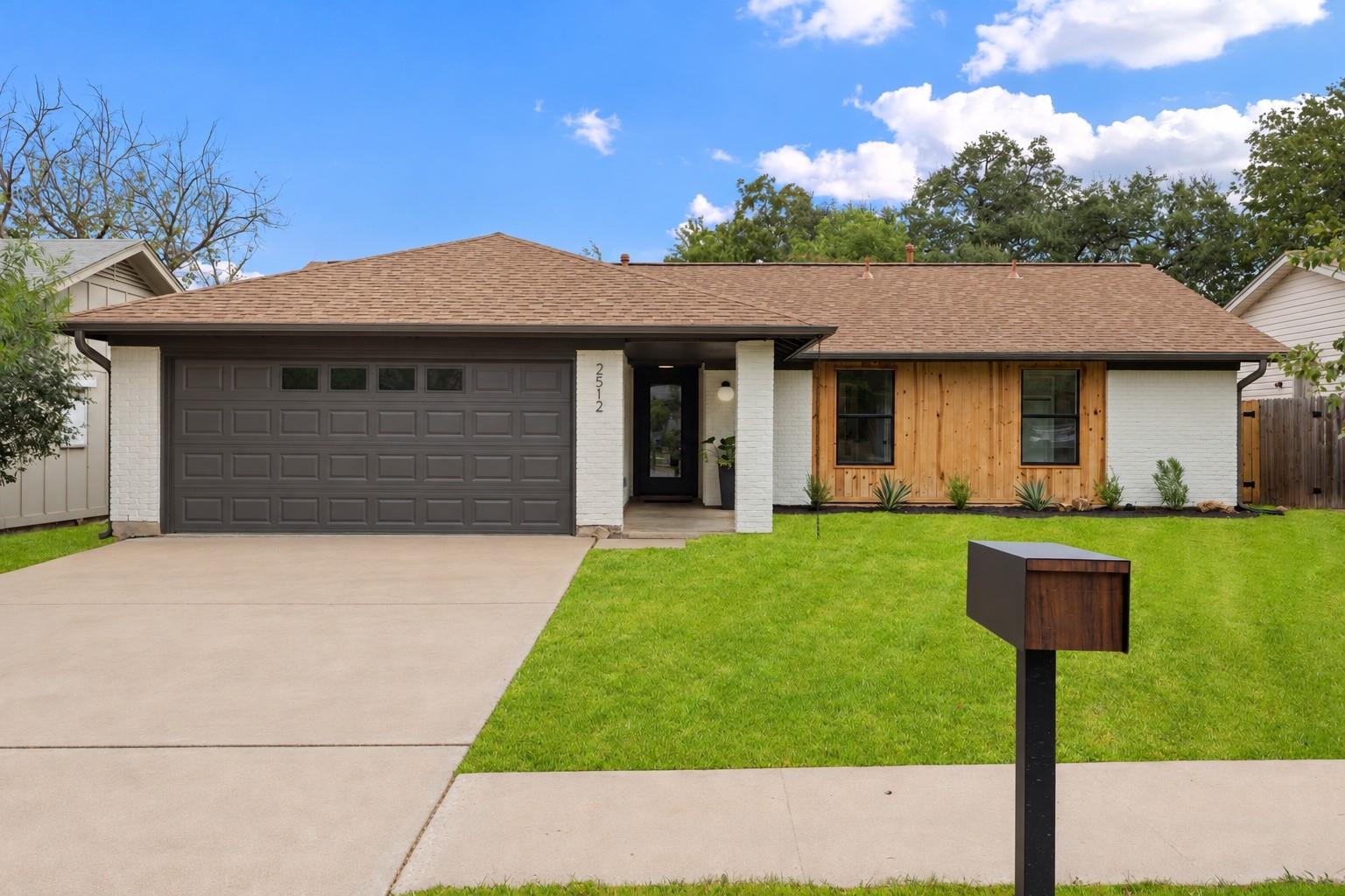 2512  McGregor Dr, photo 2