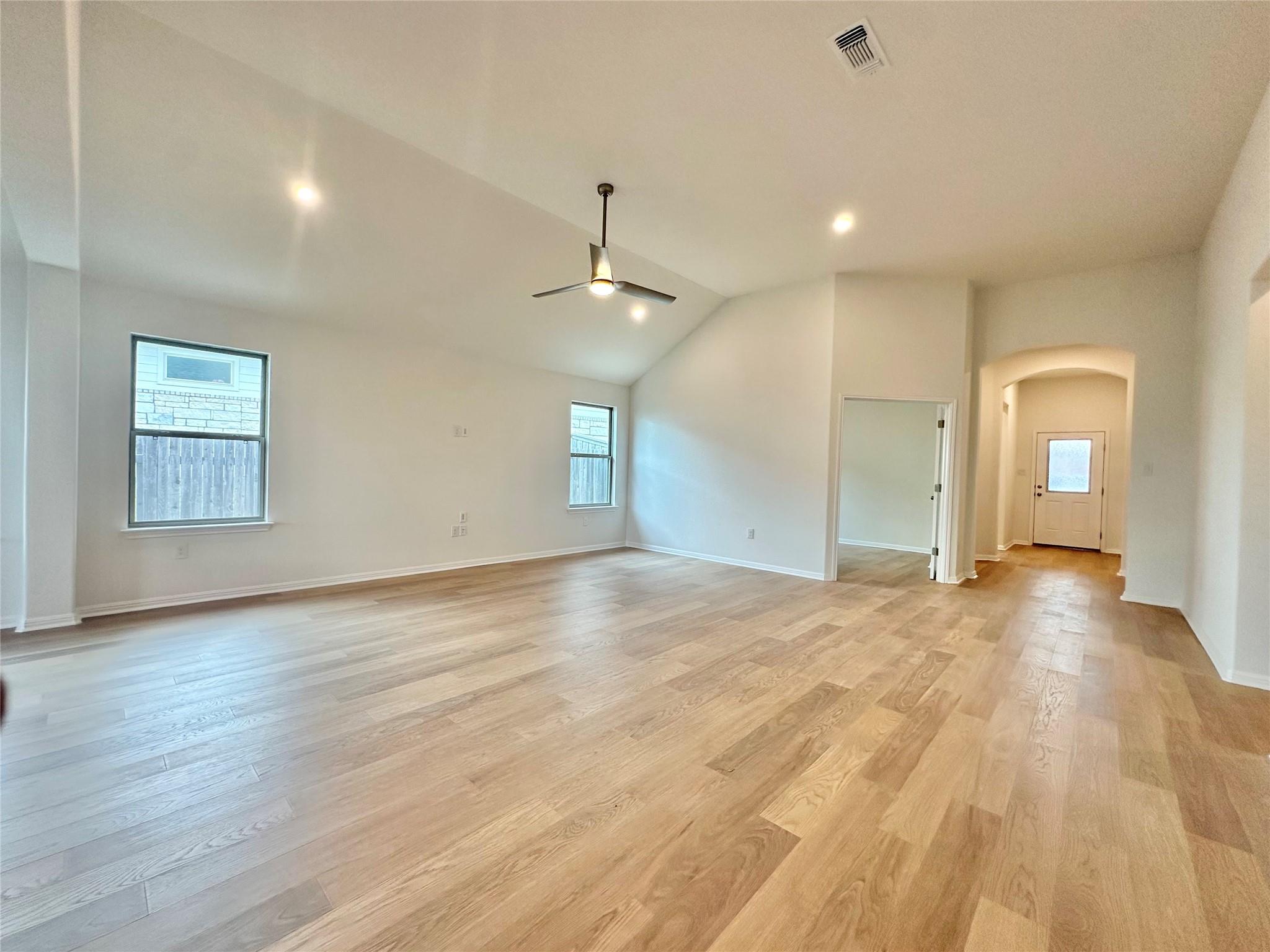 326  Dogvane Cir, photo 3