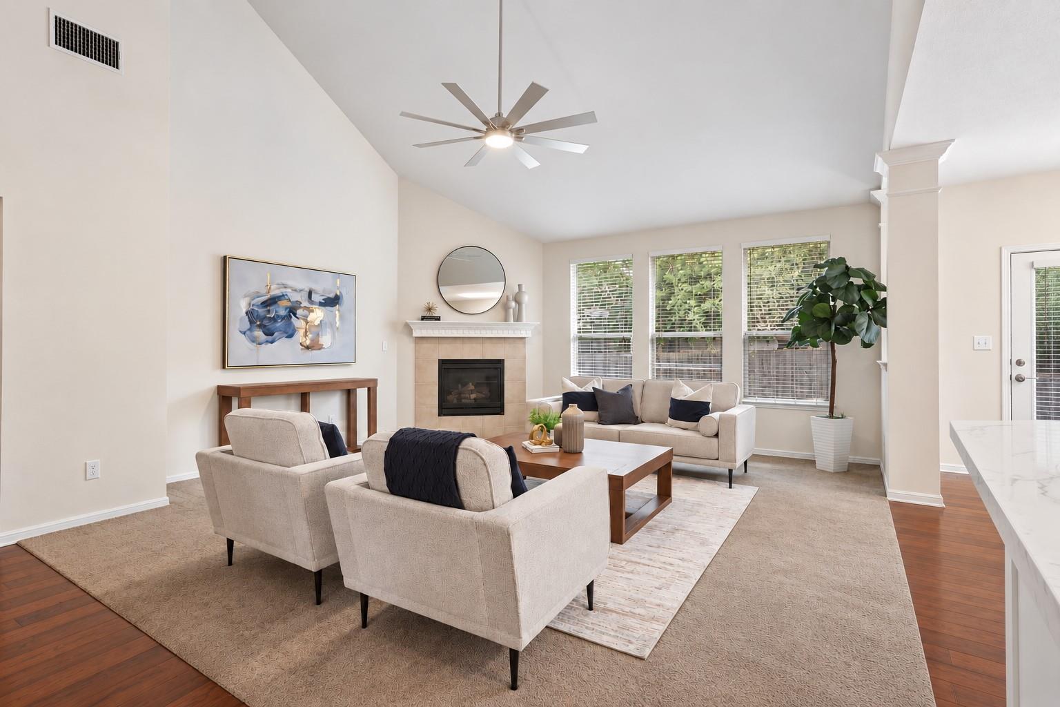 2225  Lou John St, photo 8