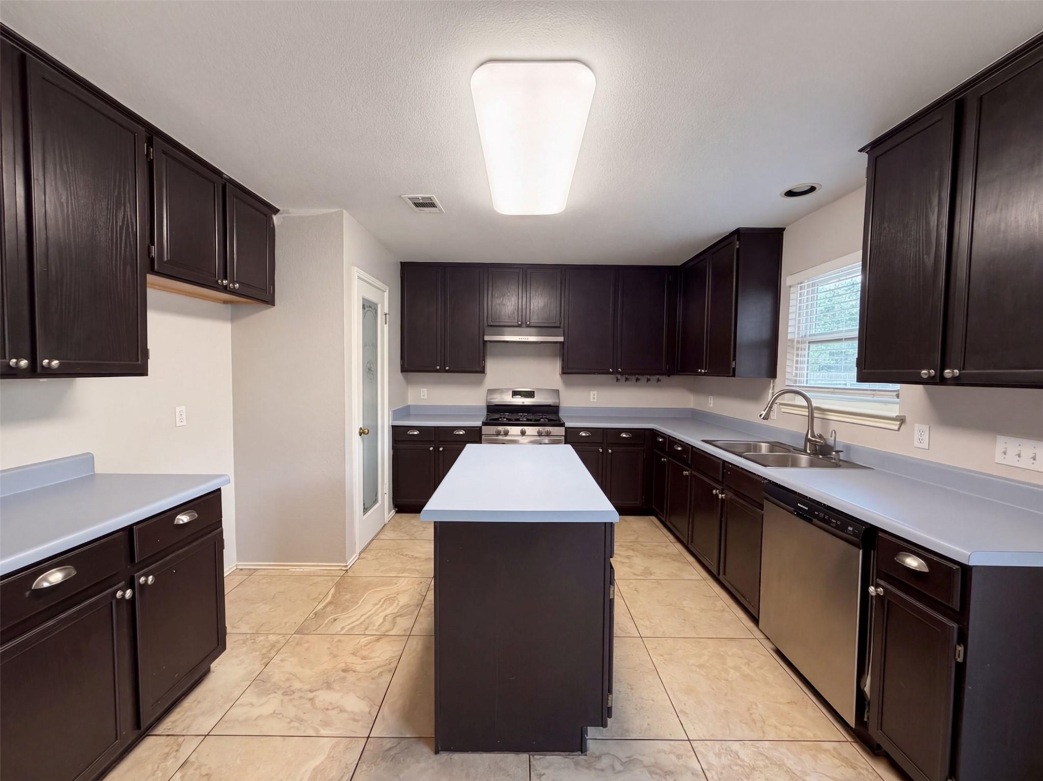 1722  Woods Blvd, photo 2