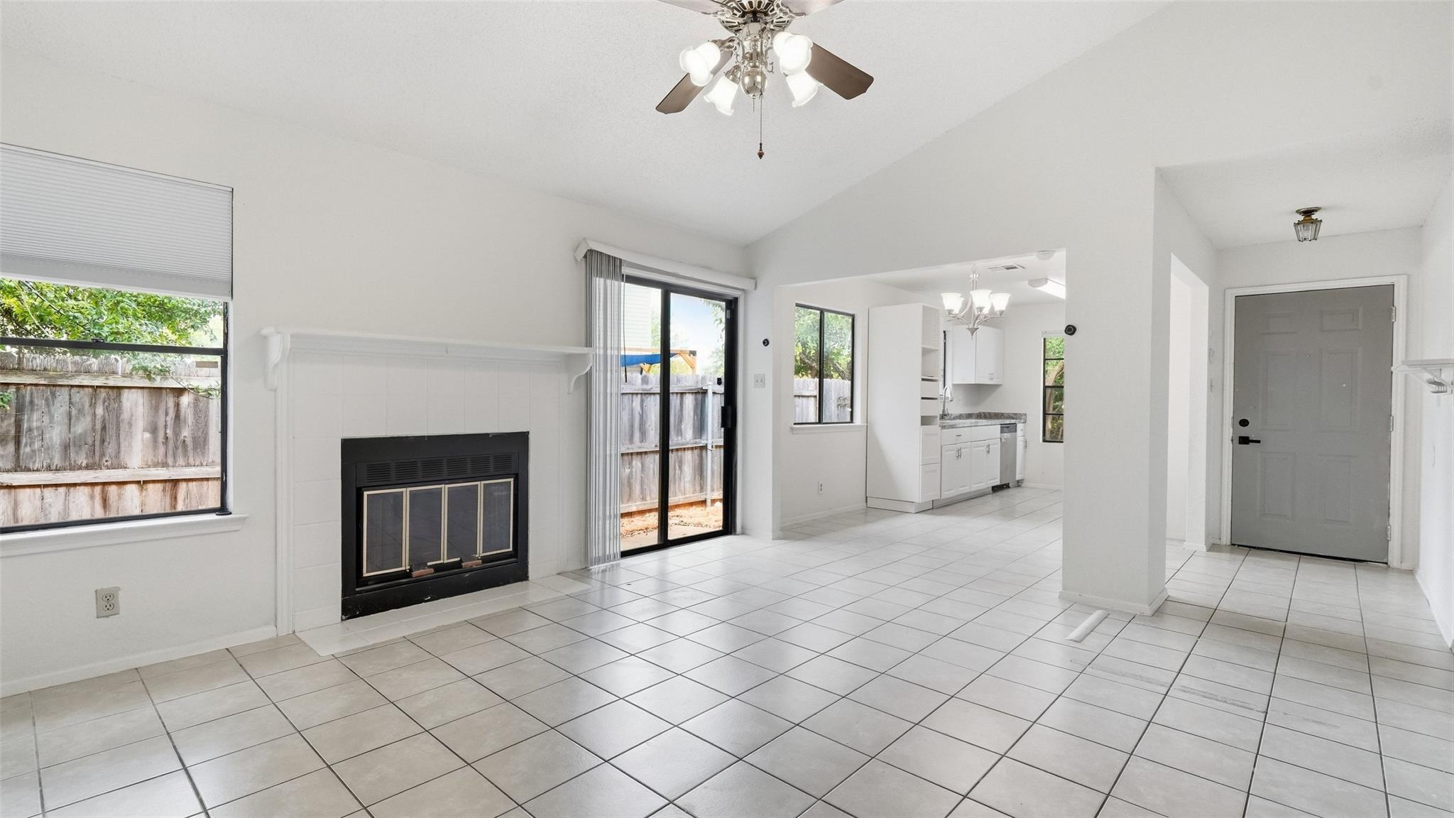 1124  Greenbriar Loop, photo 4