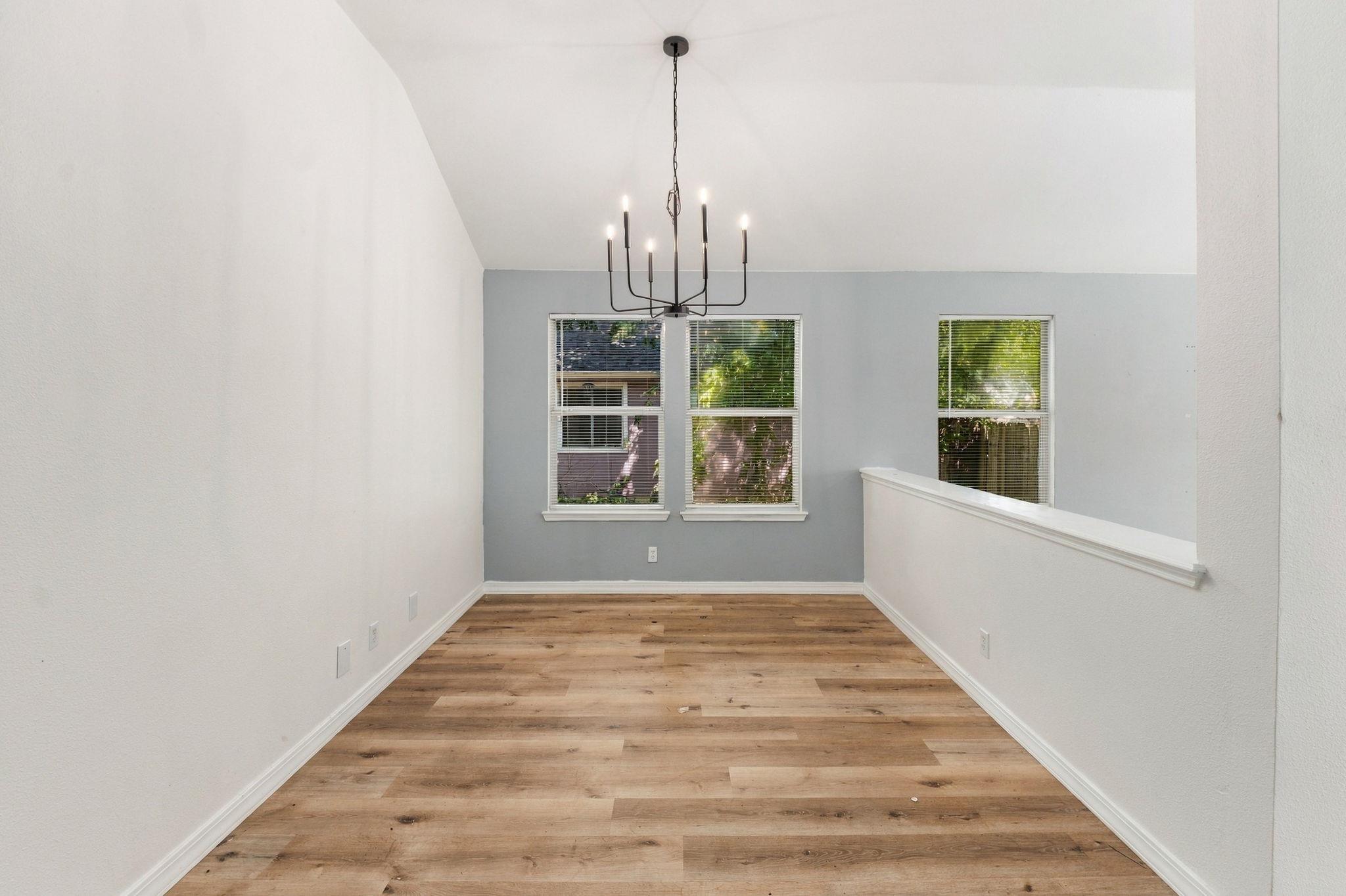 810  Honeysuckle Dr, photo 12