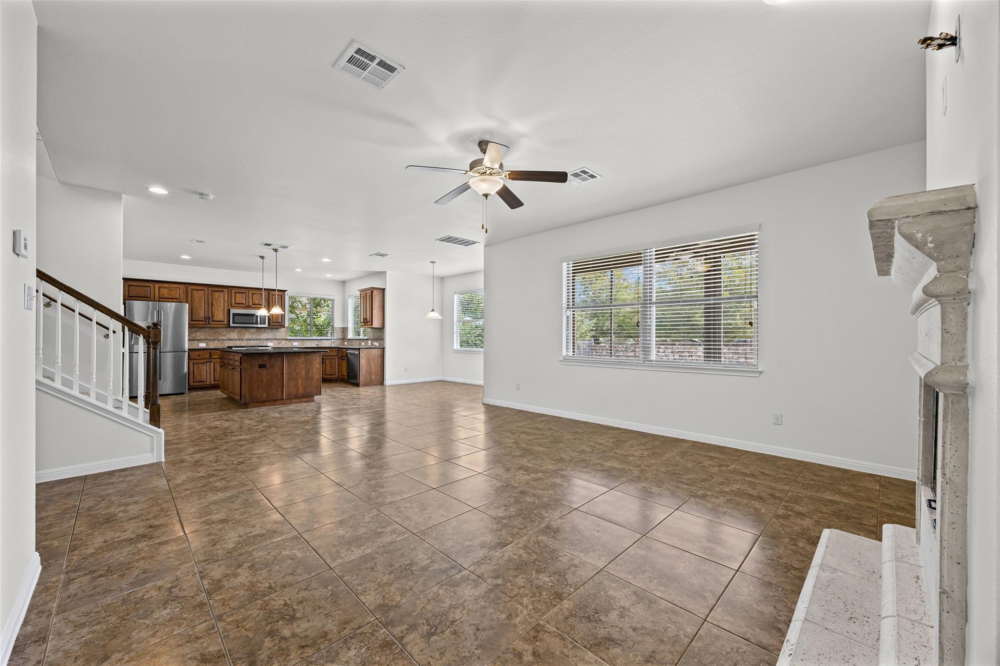 606  Irvin Dr, photo 2