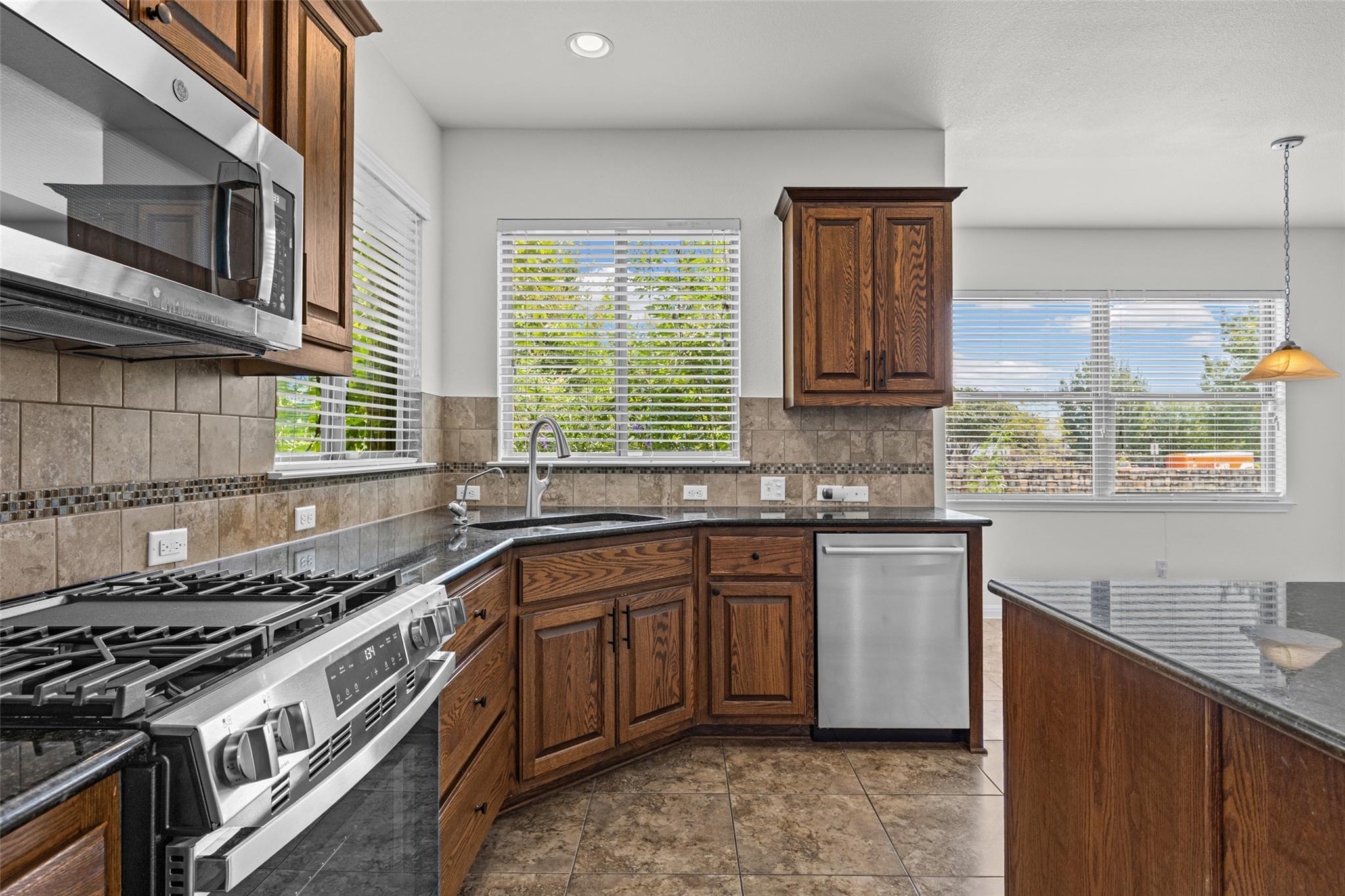 606  Irvin Dr, photo 6