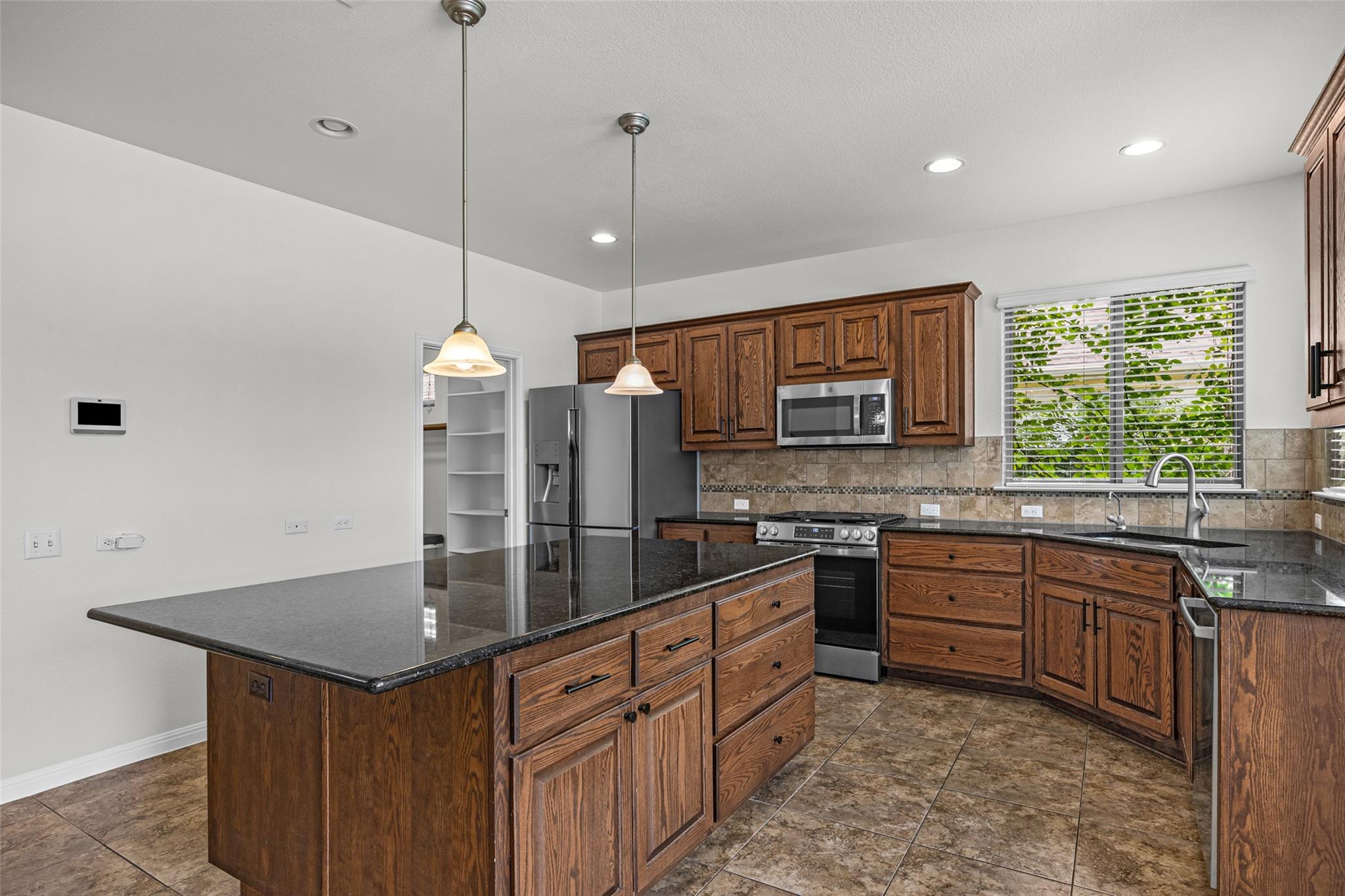 606  Irvin Dr, photo 7