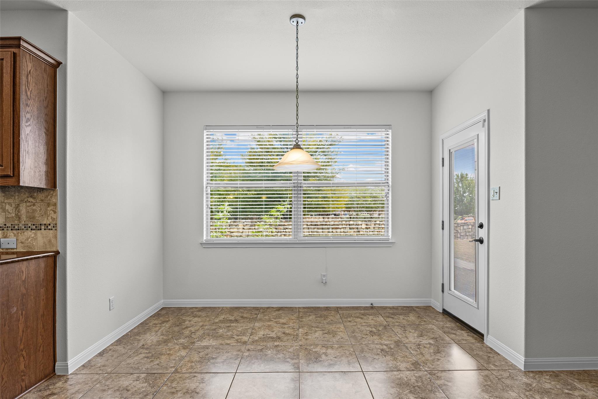 606  Irvin Dr, photo 9