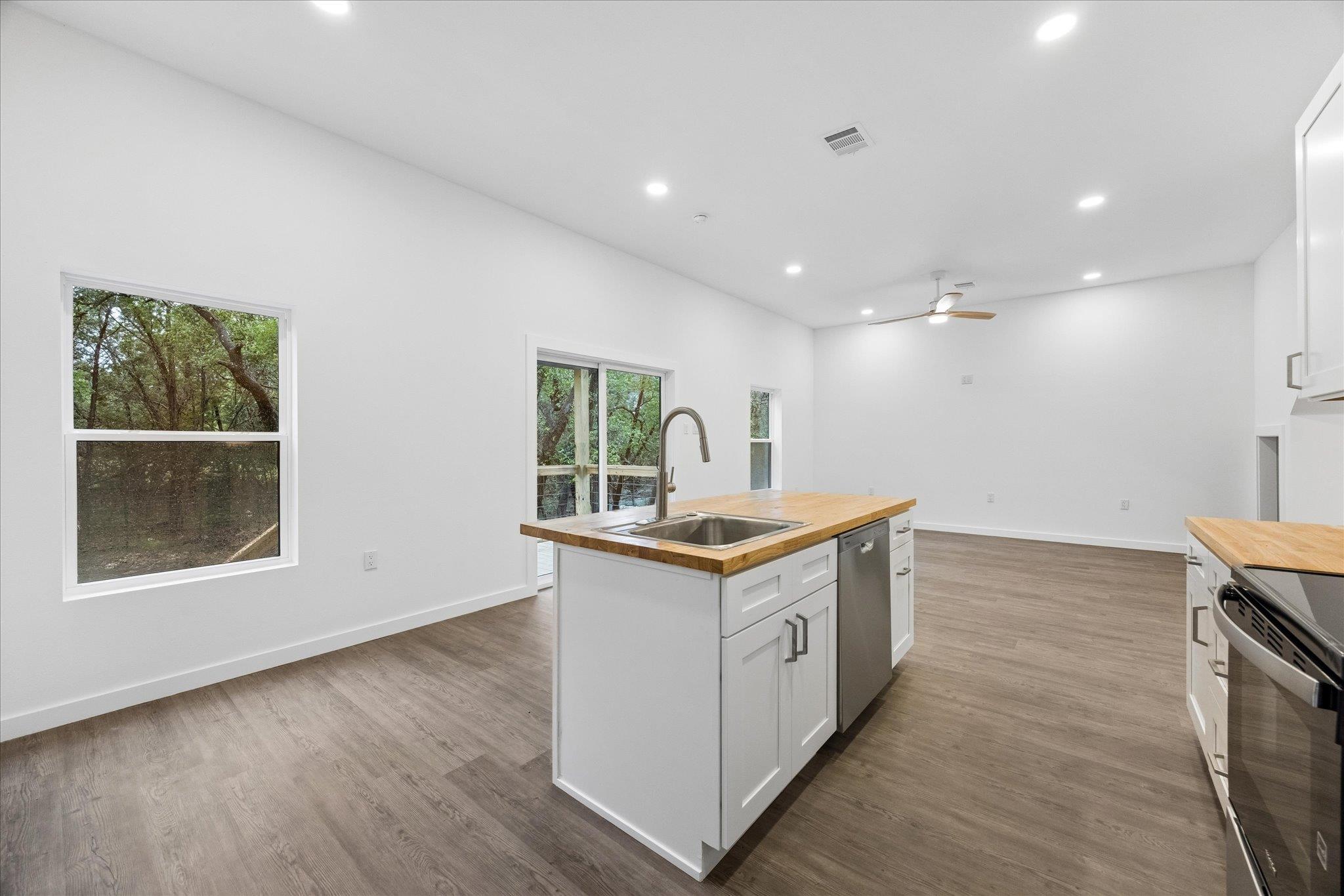 26 Wood Glen Dr photo 6
