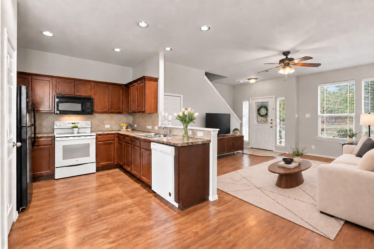 809  Craters Of The Moon Blvd, photo 4