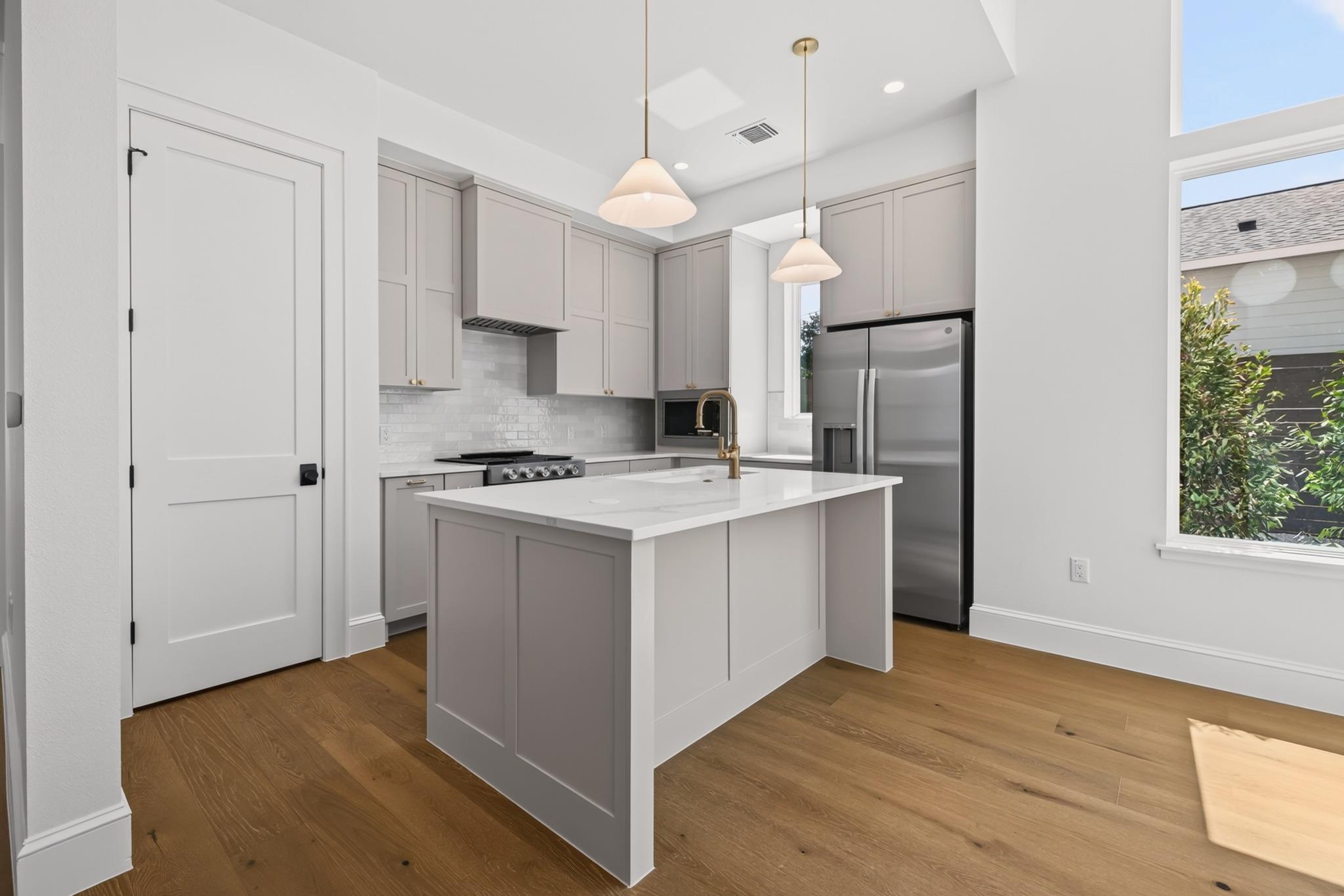 1410  Perez St  #1, photo 2