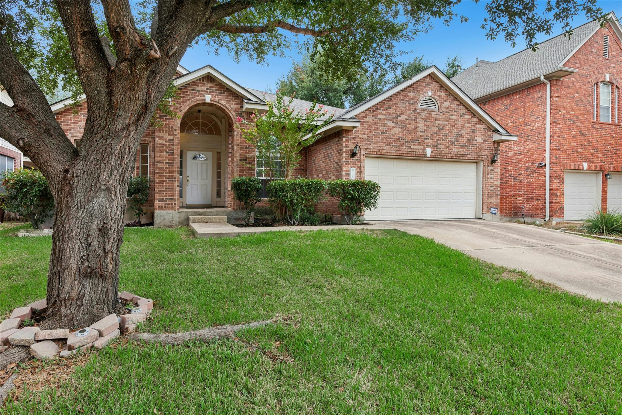 1421  Hargis Crk, photo 2