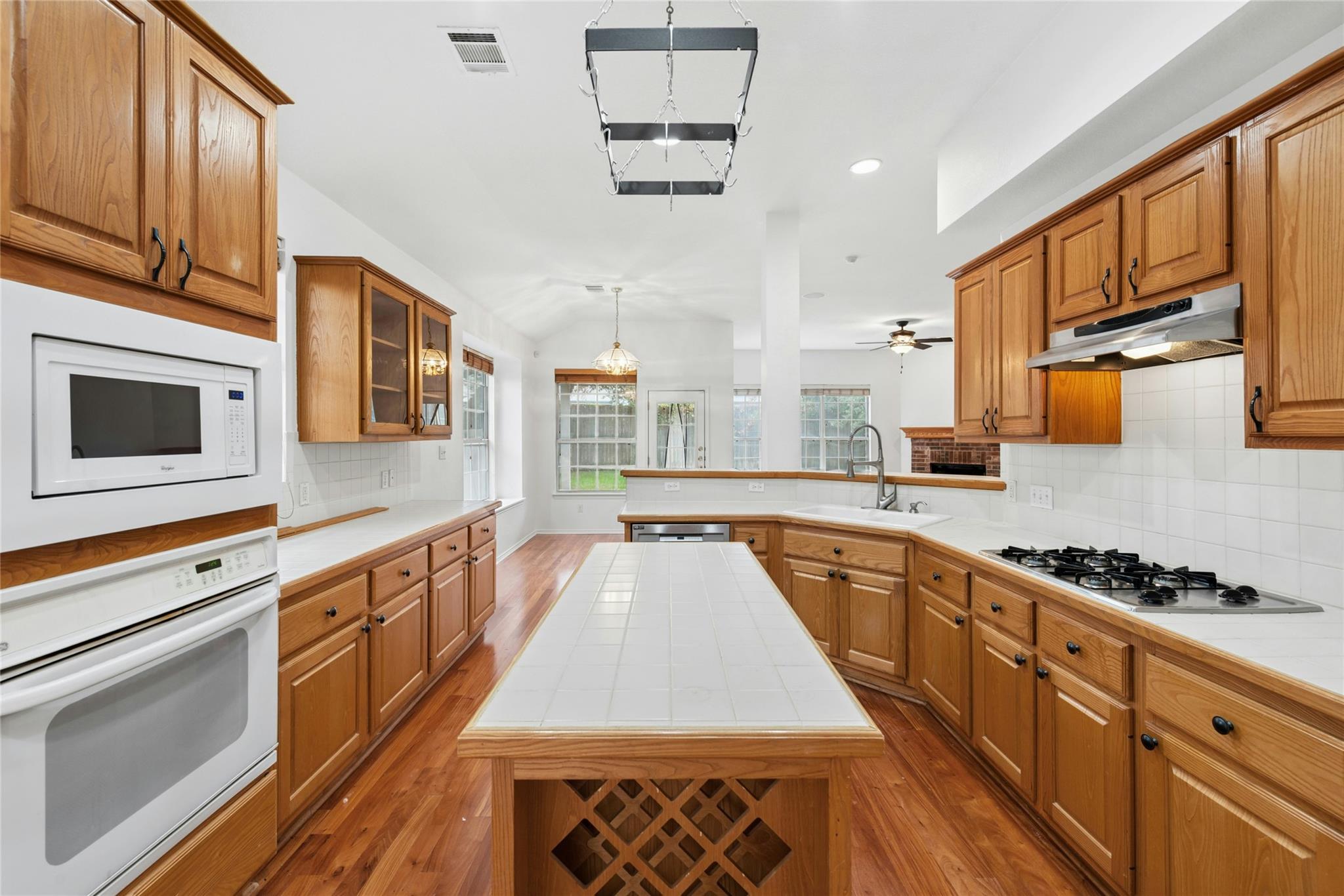 1421  Hargis Crk, photo 12