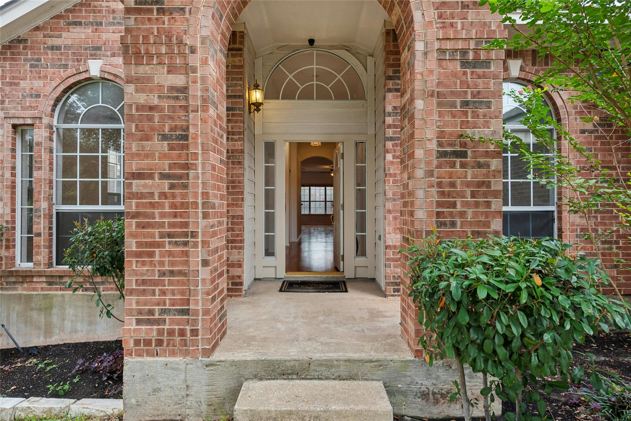 1421  Hargis Crk, photo 3