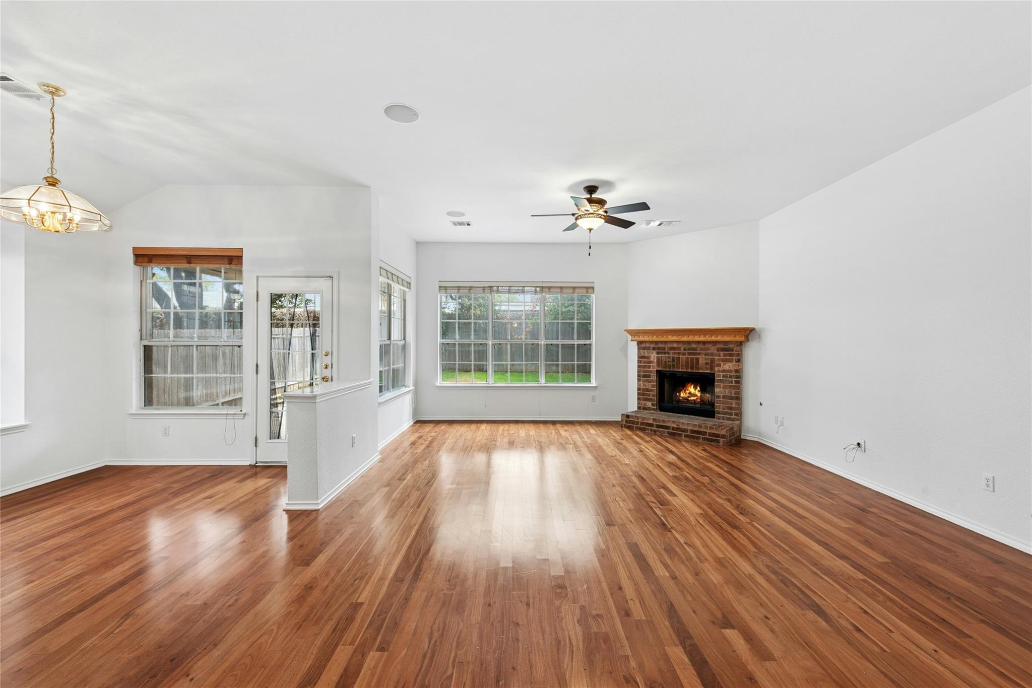 1421  Hargis Crk, photo 5