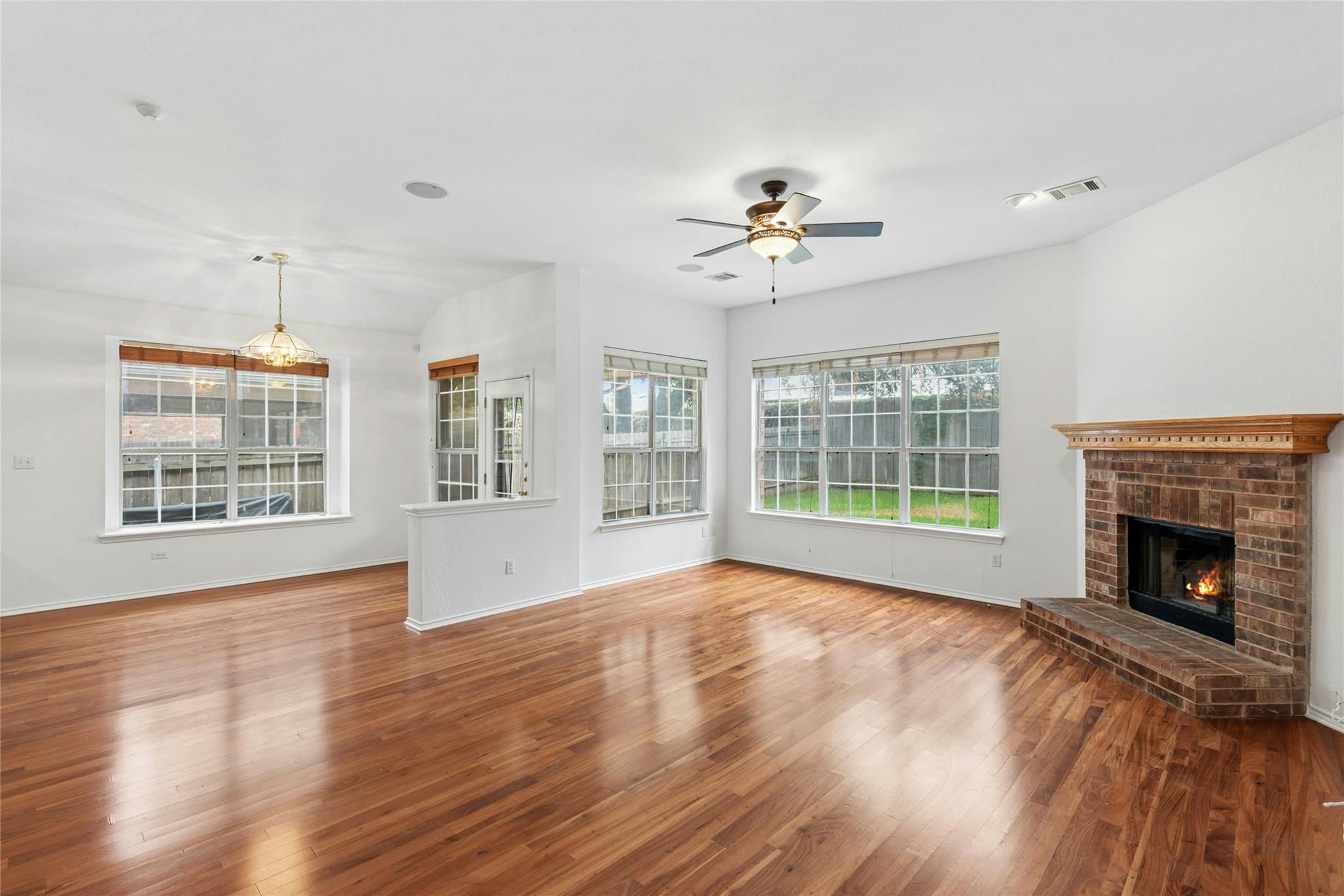 1421  Hargis Crk, photo 7