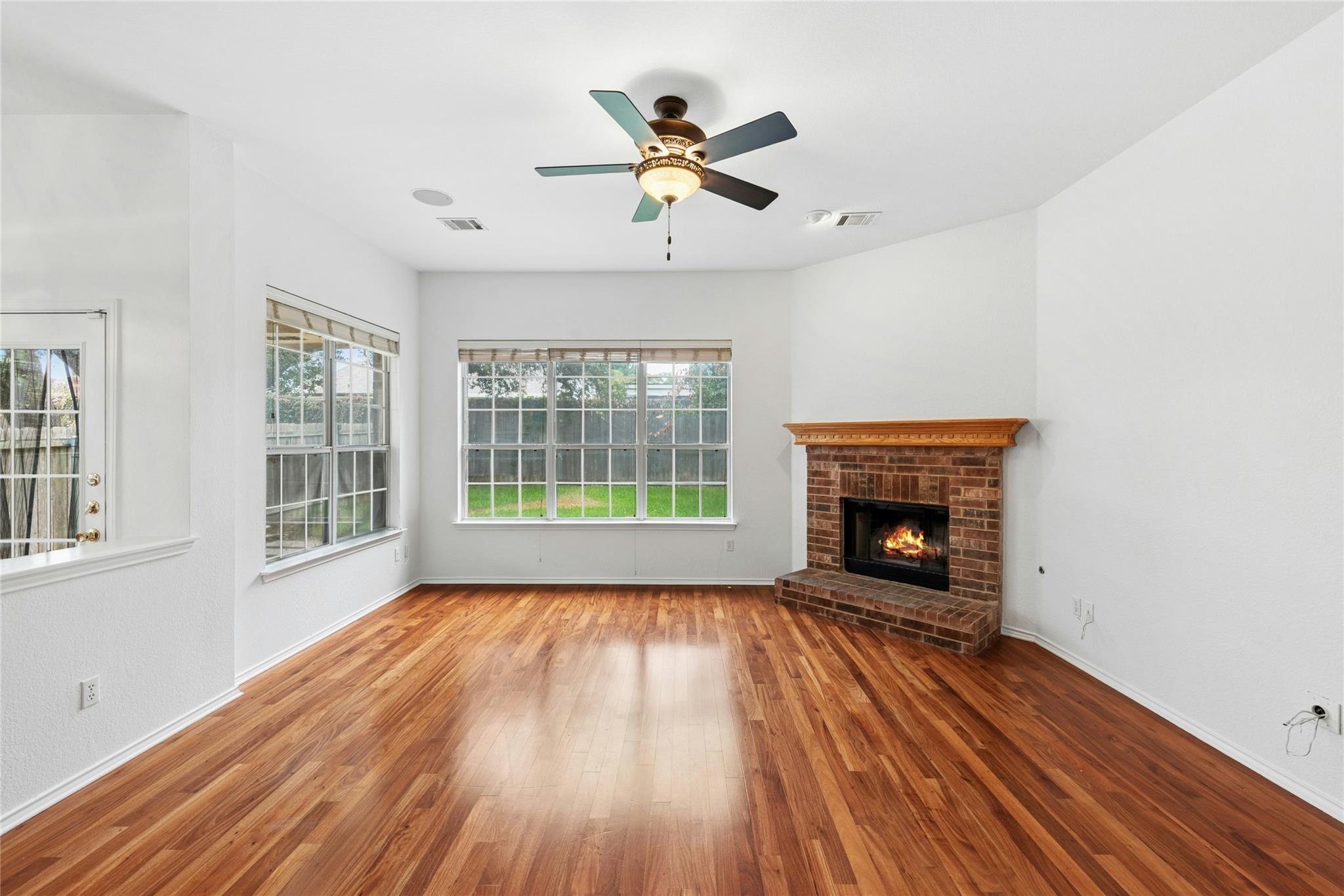 1421  Hargis Crk, photo 8
