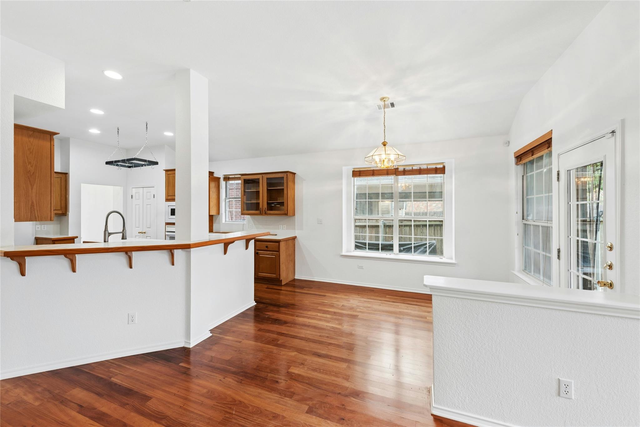 1421  Hargis Crk, photo 9