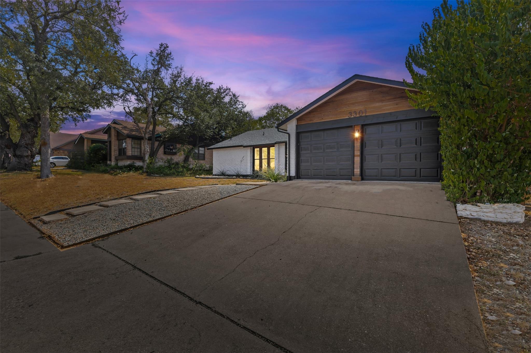 3301  Western Dr, photo 2