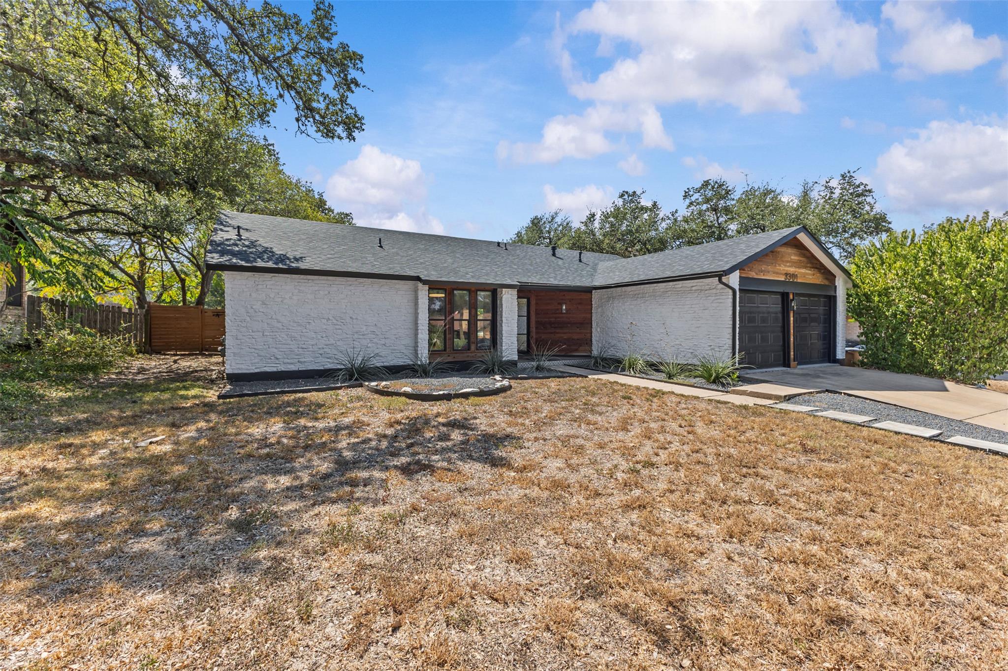 3301  Western Dr, photo 3