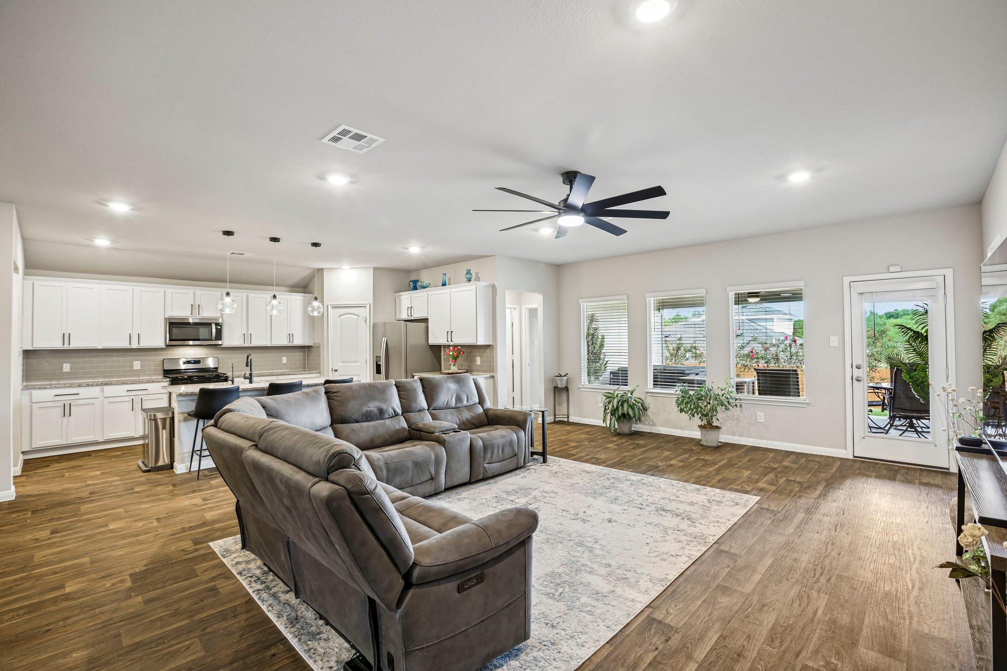 565  Apache Plum Dr, photo 4