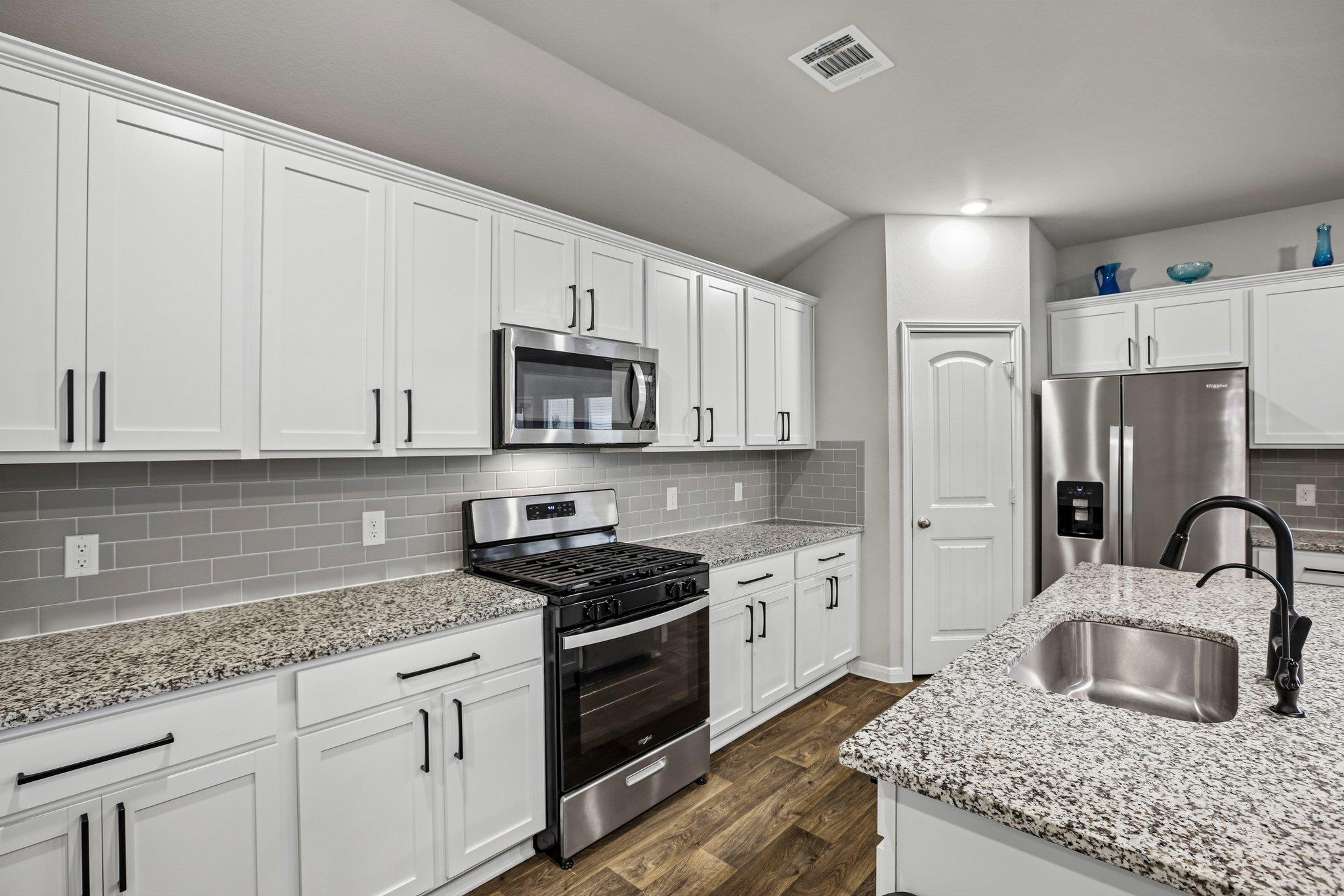 565  Apache Plum Dr, photo 7