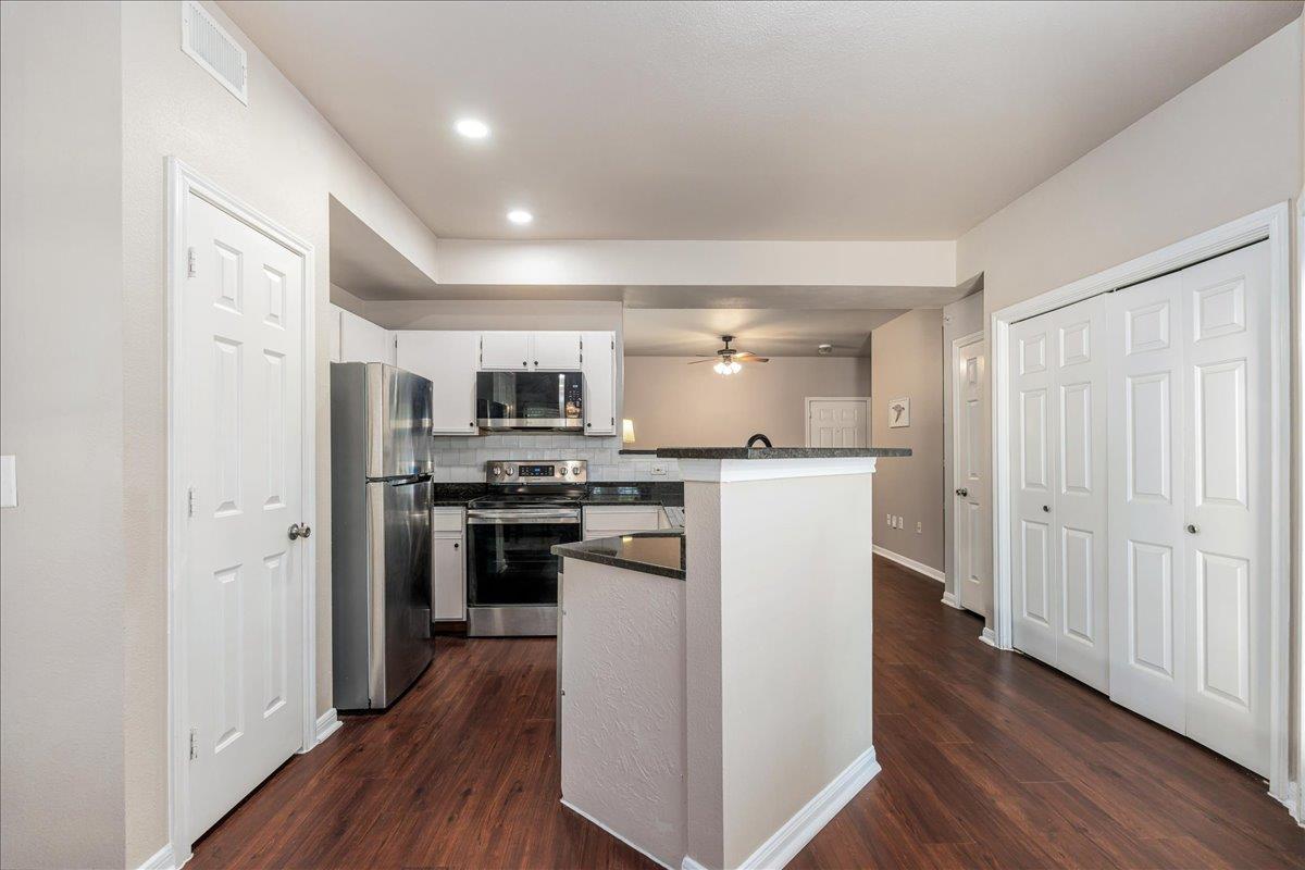 2320  Gracy Farms Ln  #414, photo 9
