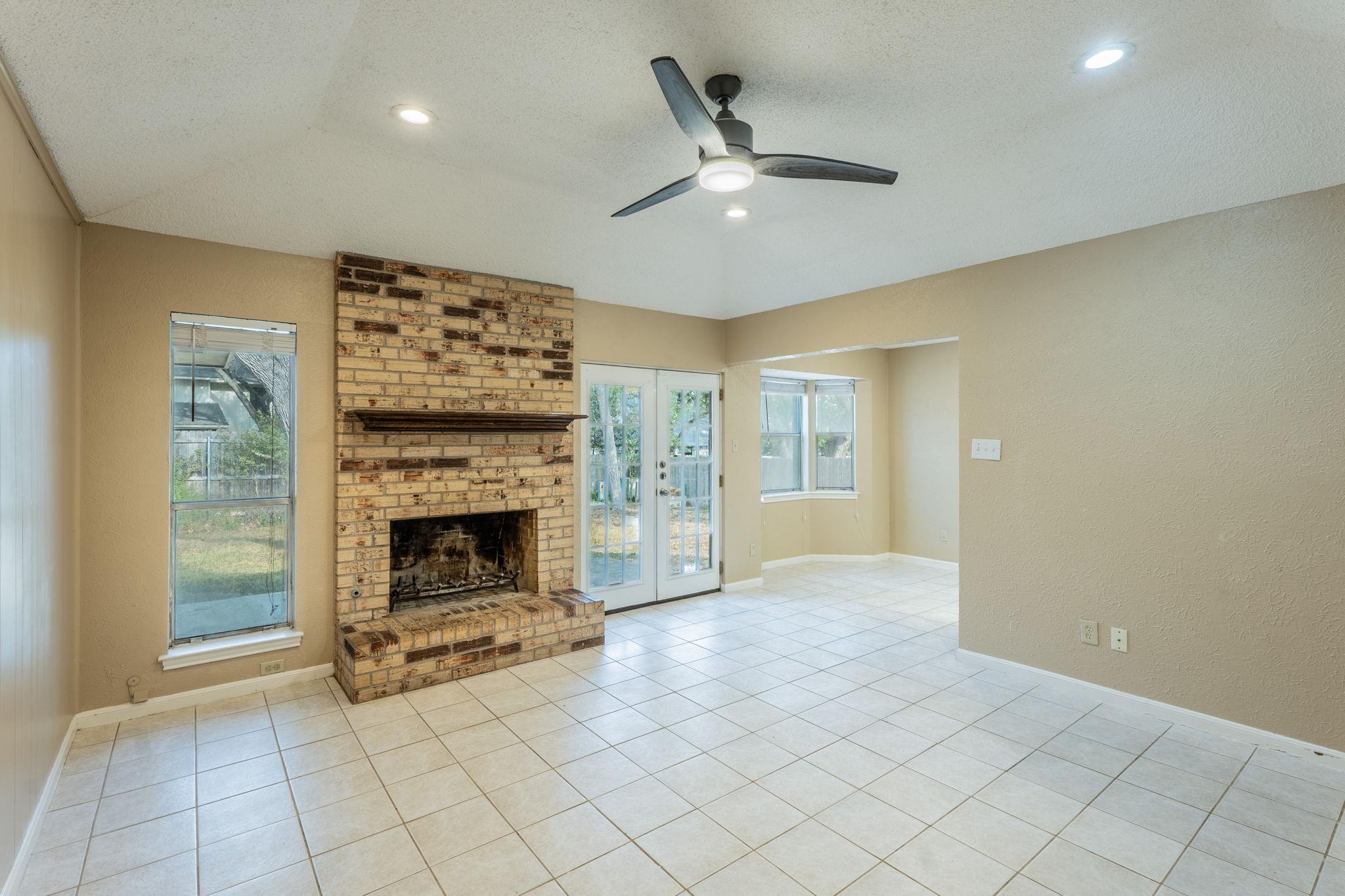 5628  Wagon Train Rd, photo 2