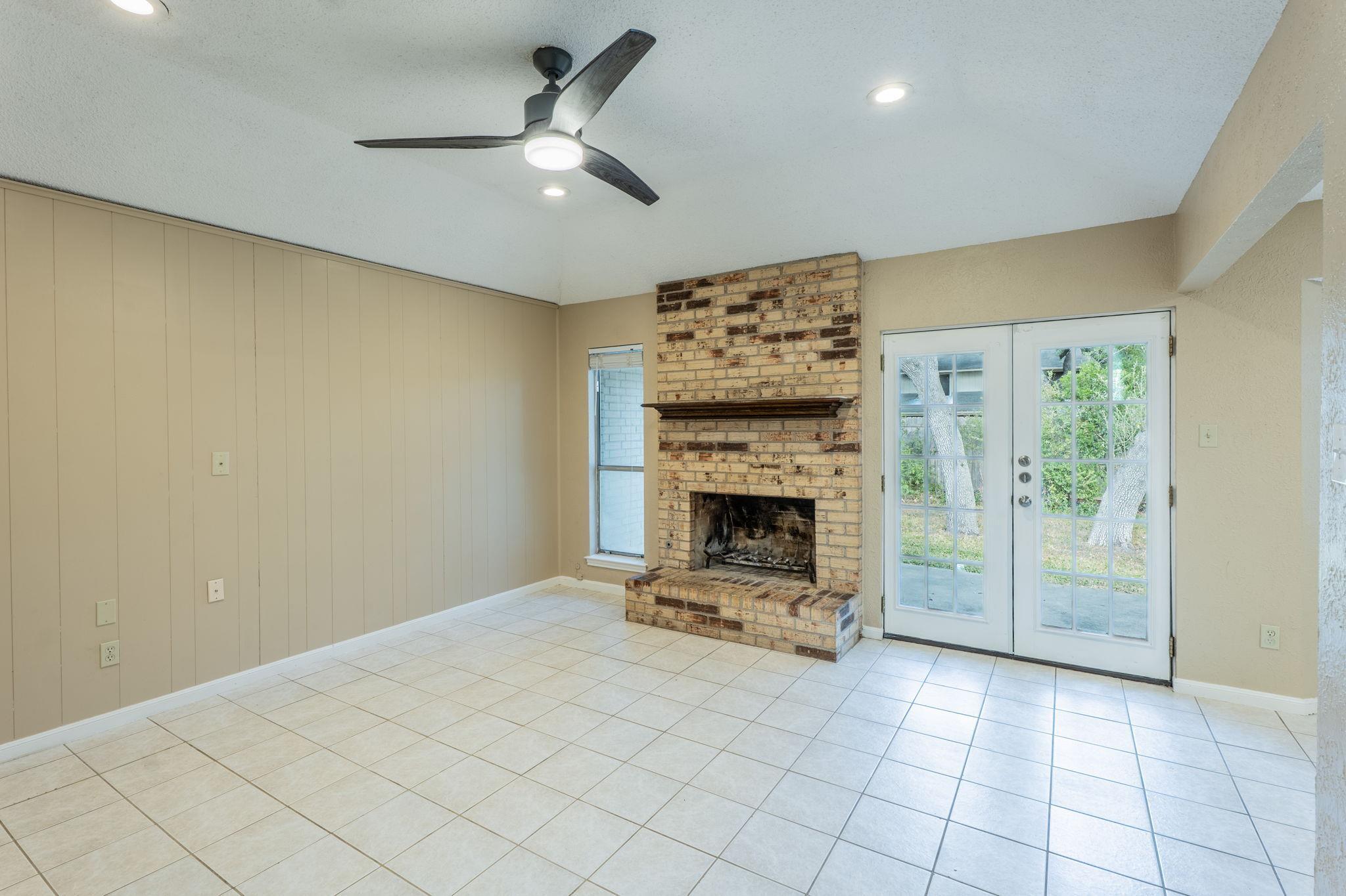 5628  Wagon Train Rd, photo 3