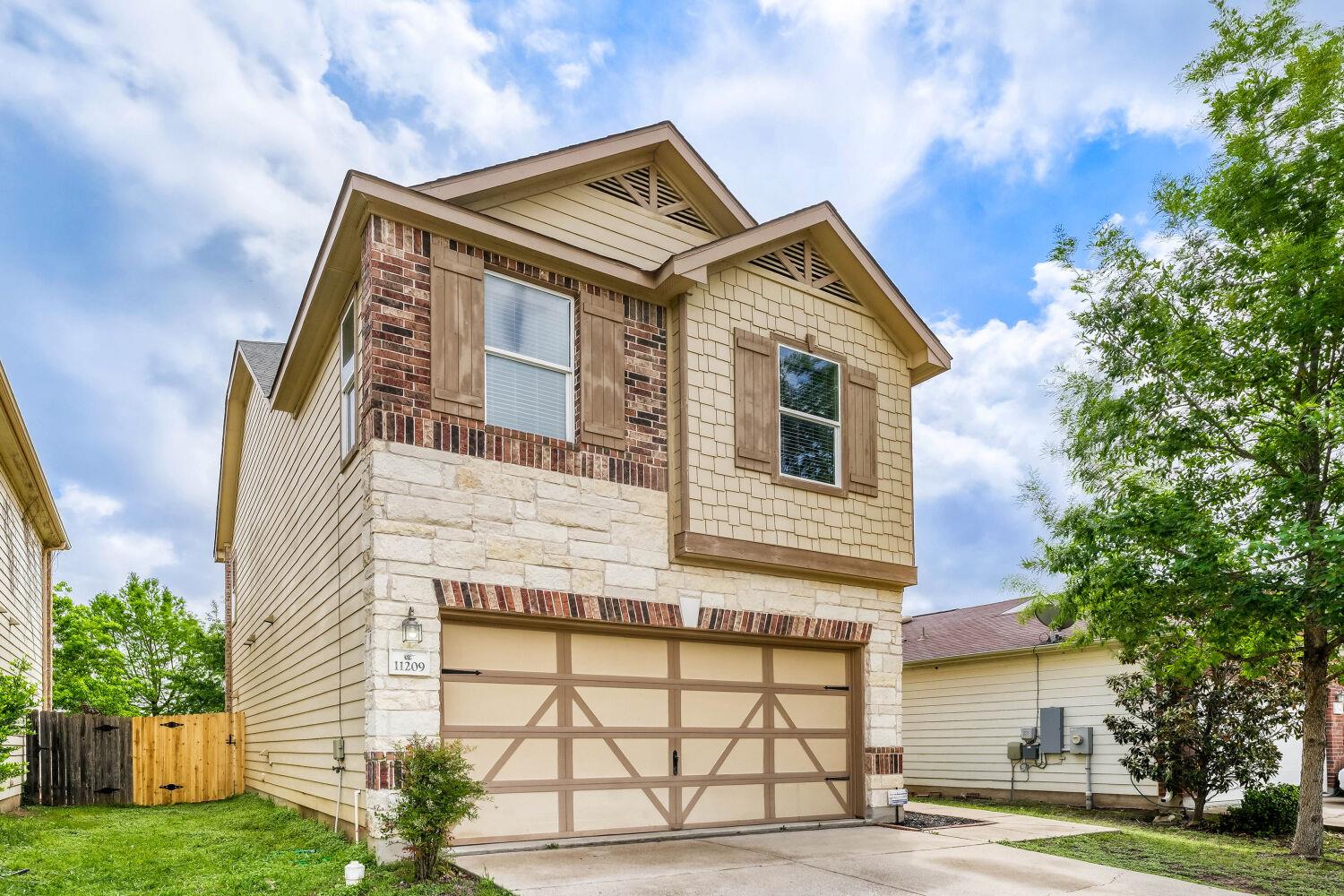 11209  Drumellan St, photo 3