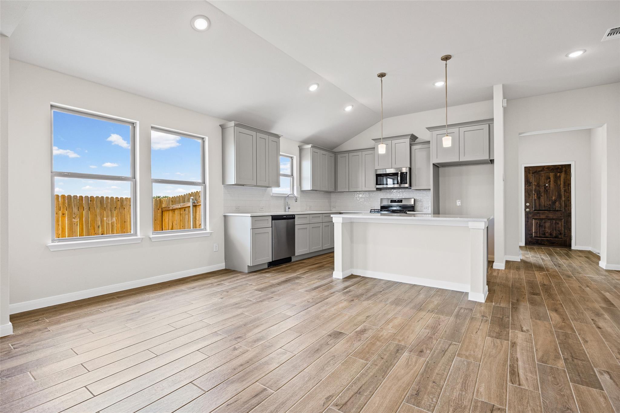 157 Arena Dr photo 3