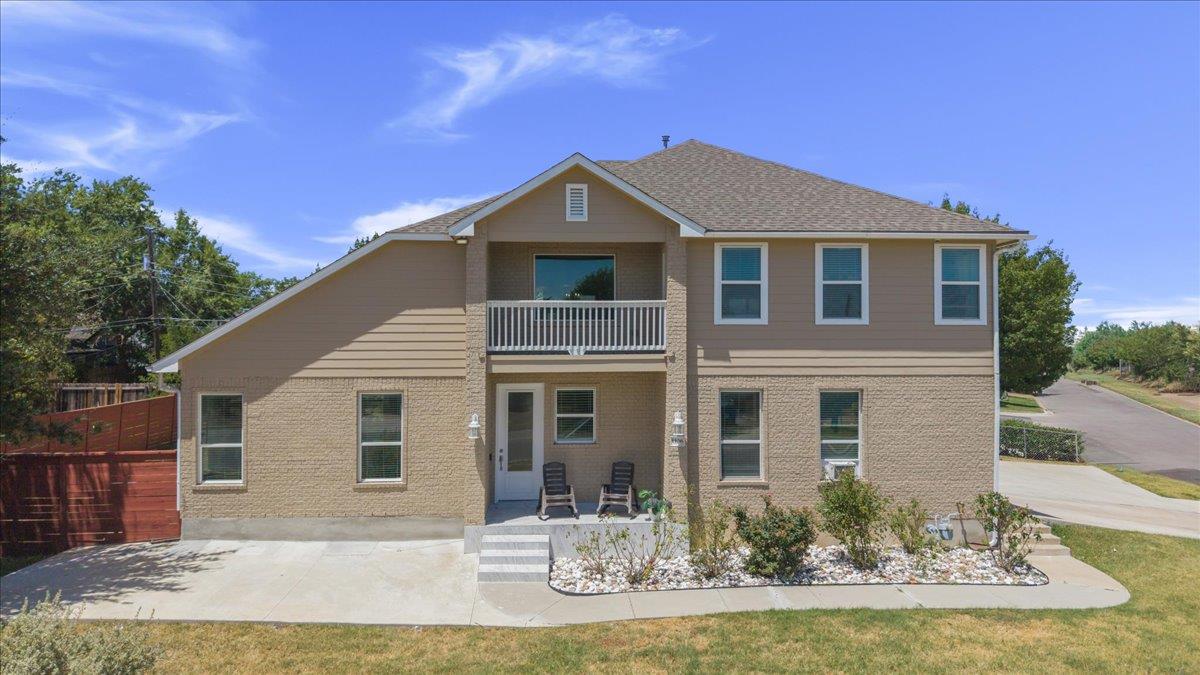 1106  Greenlawn Blvd, photo 2
