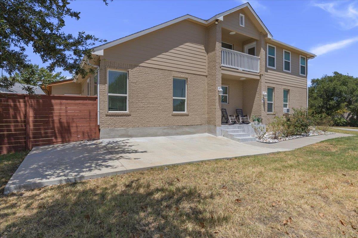 1106  Greenlawn Blvd, photo 3