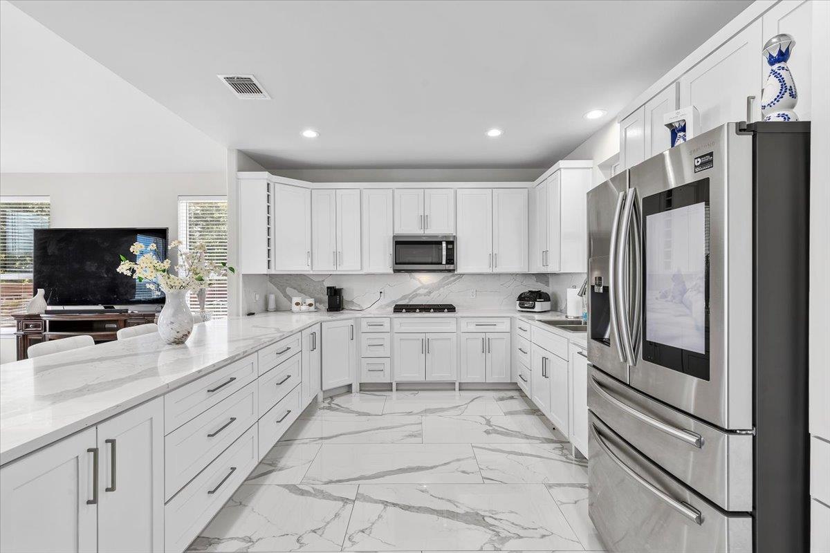 1106  Greenlawn Blvd, photo 9