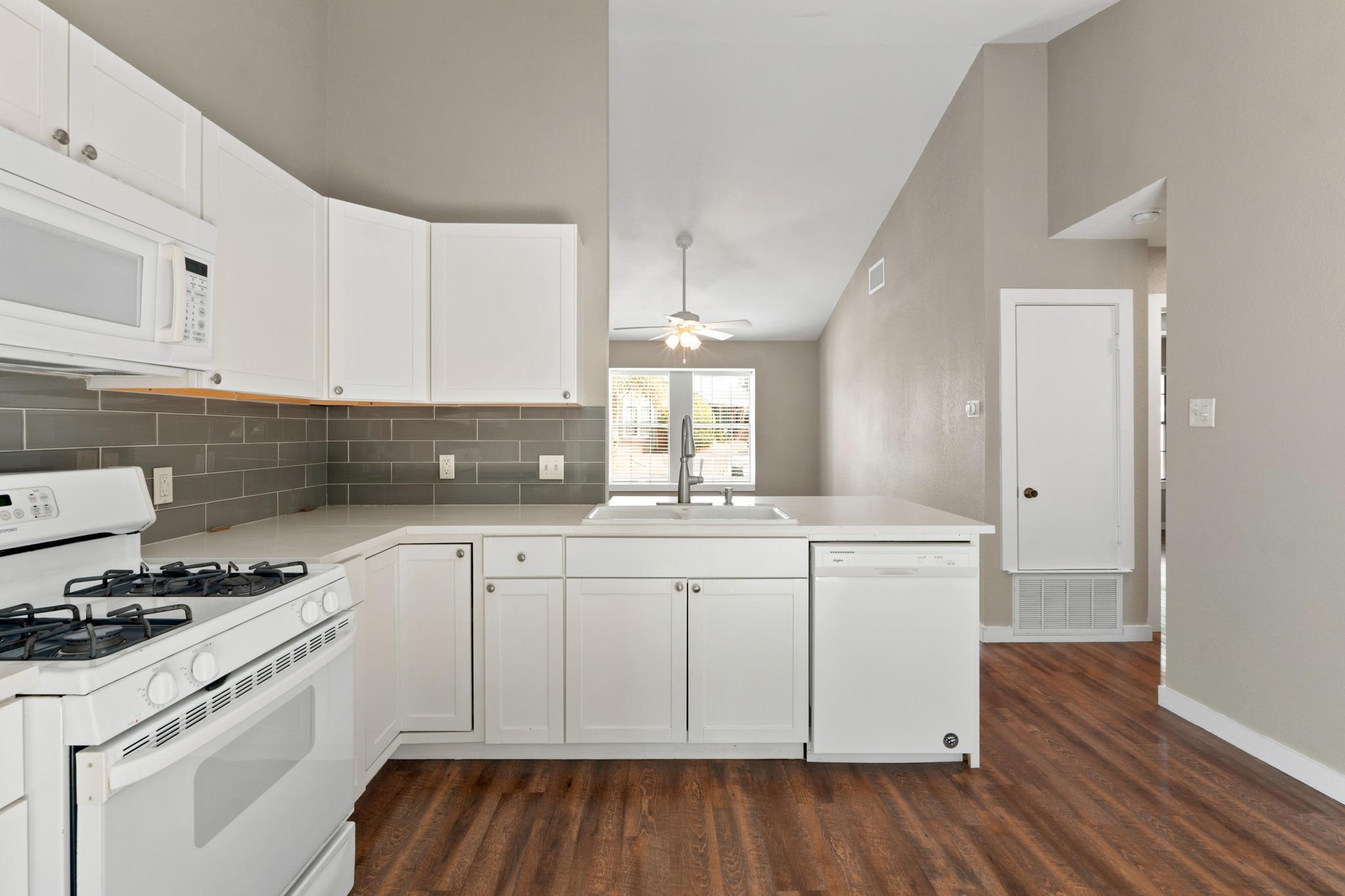 1411  Gracy Farms Ln  #61, photo 9