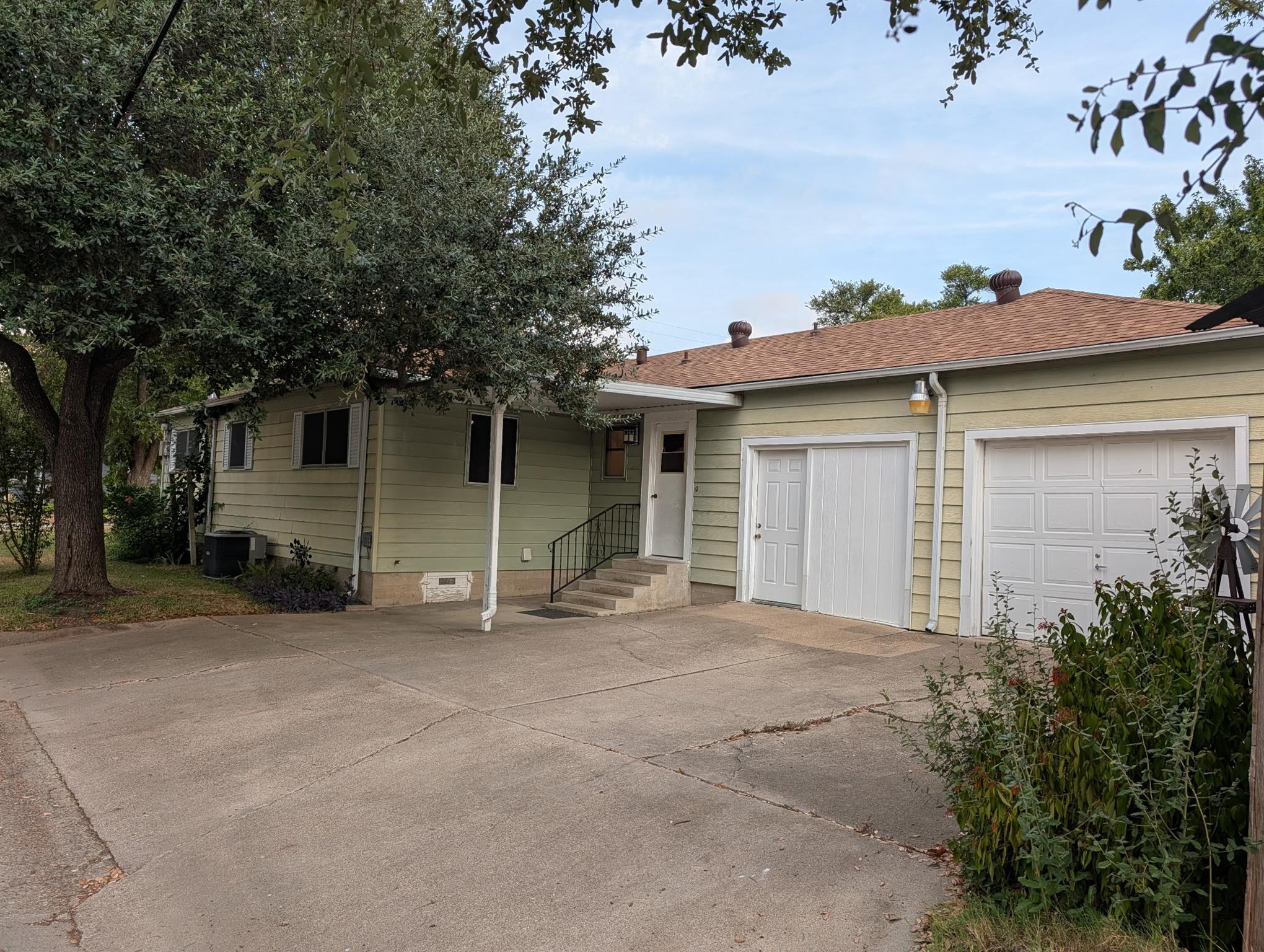 1021 S 45th St, photo 3