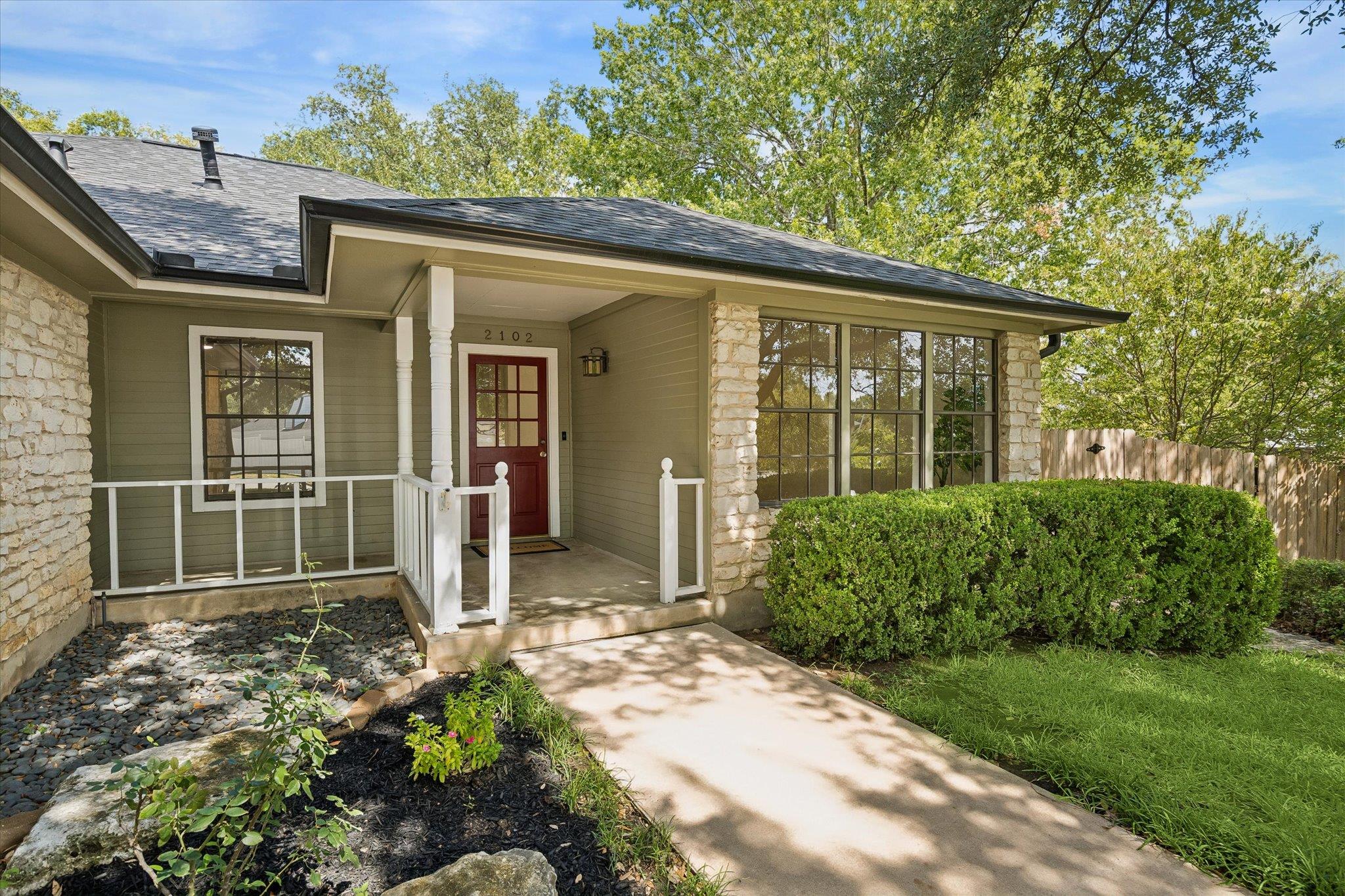 2102  Taylor Simonetti Ave, photo 2