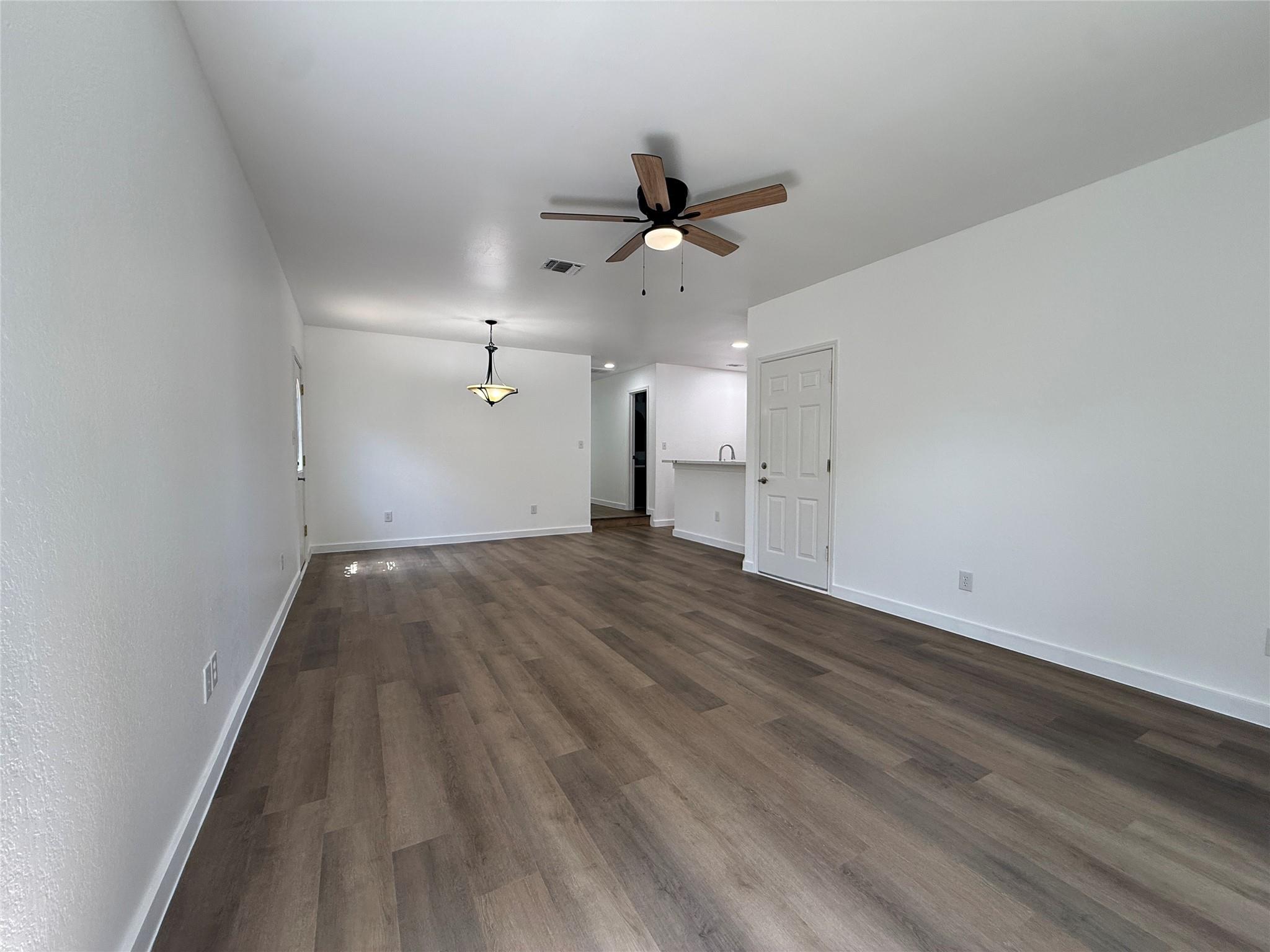 1621  Parkfield Cir, photo 3