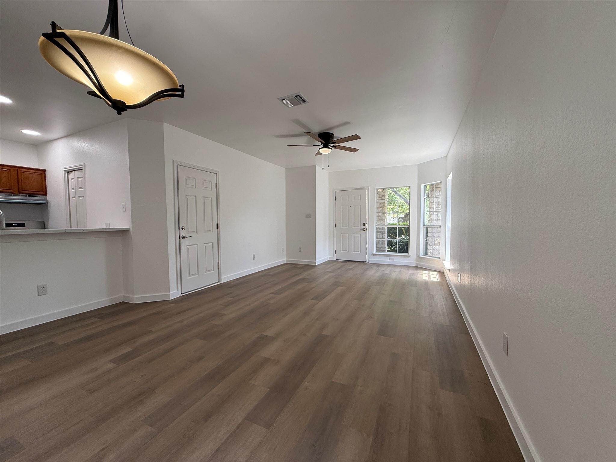 1621  Parkfield Cir, photo 4