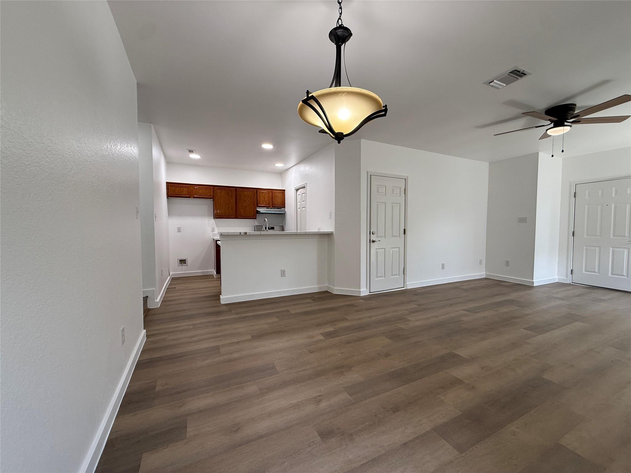 1621  Parkfield Cir, photo 5