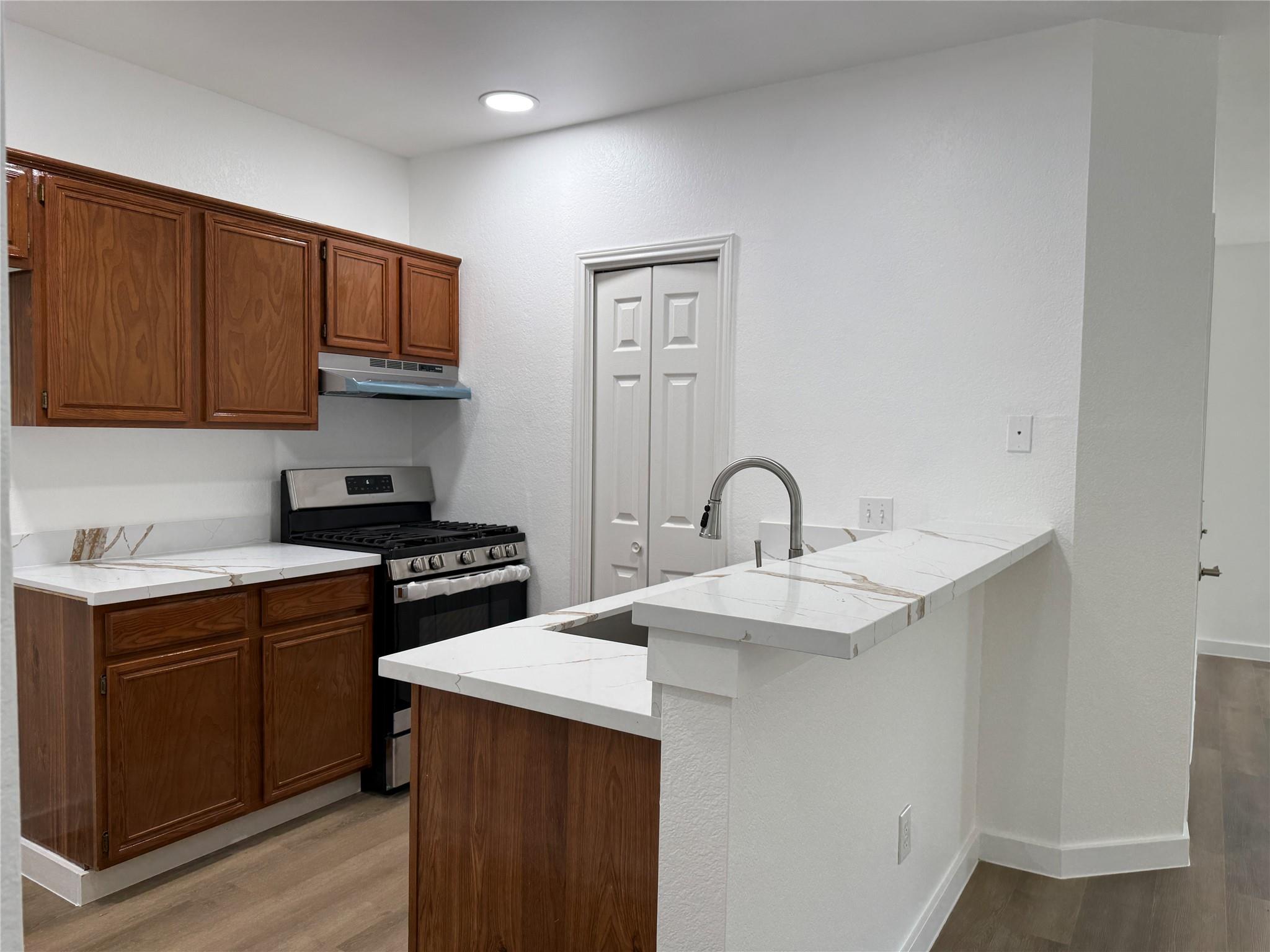 1621  Parkfield Cir, photo 6
