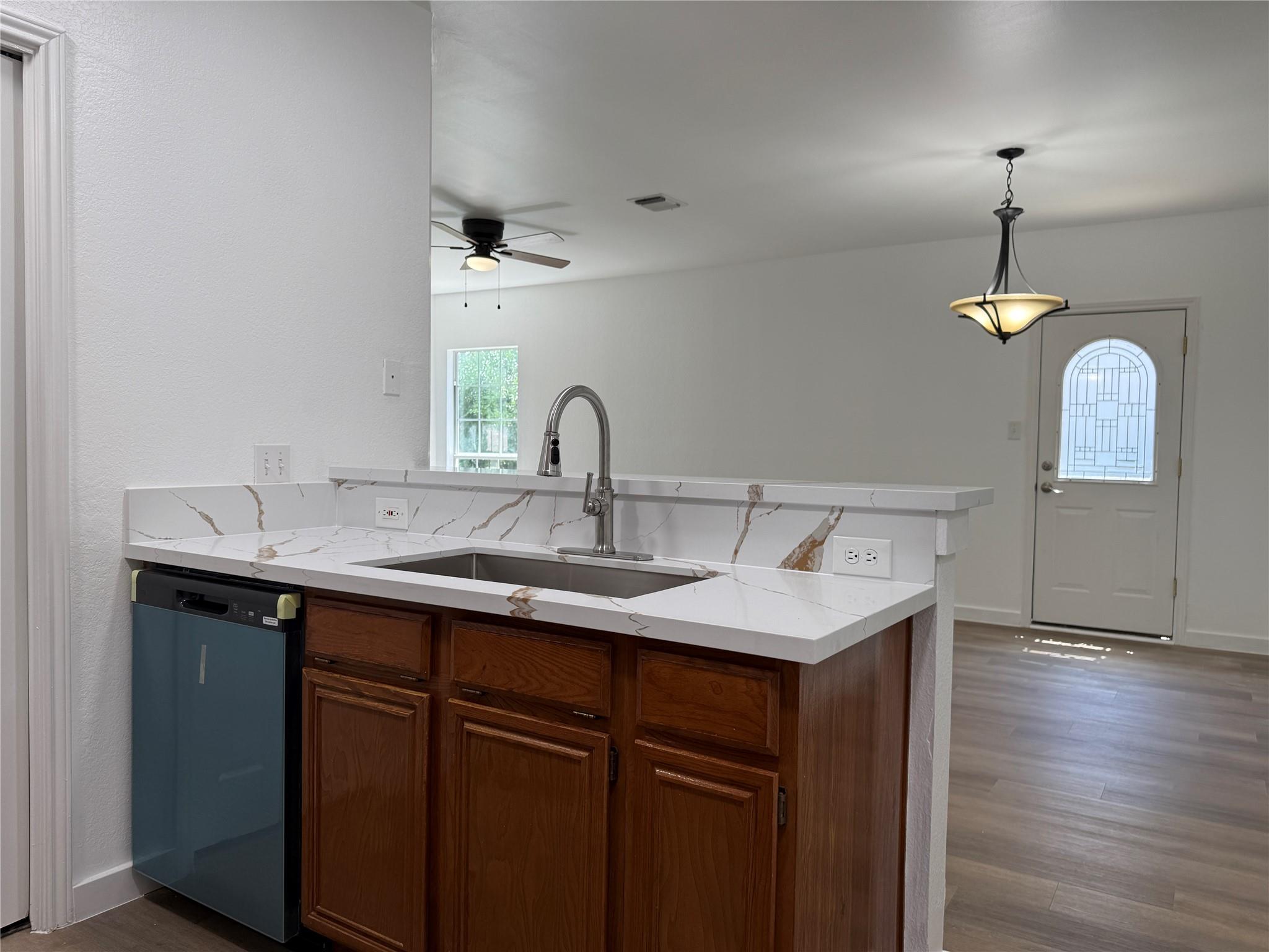 1621  Parkfield Cir, photo 7