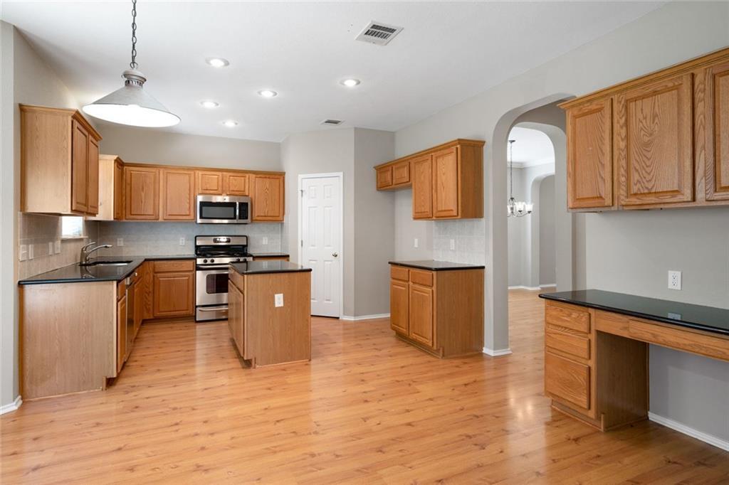 2633  Bolton St, photo 5